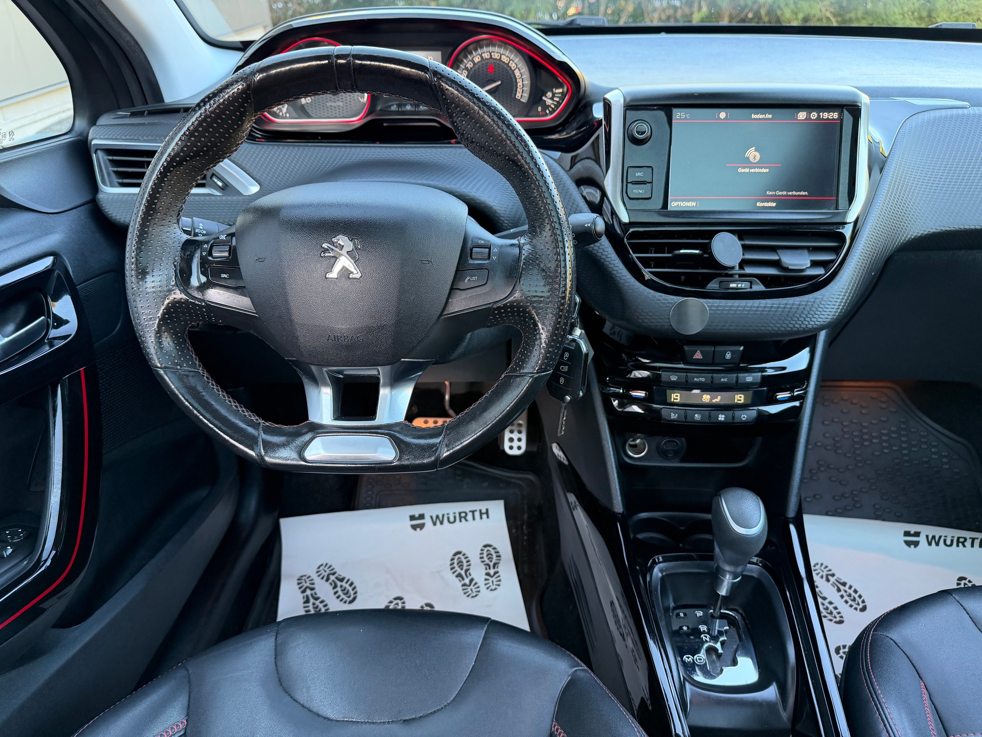 PEUGEOT 2008 1.2 PureTech GT Line EAT6-image-7