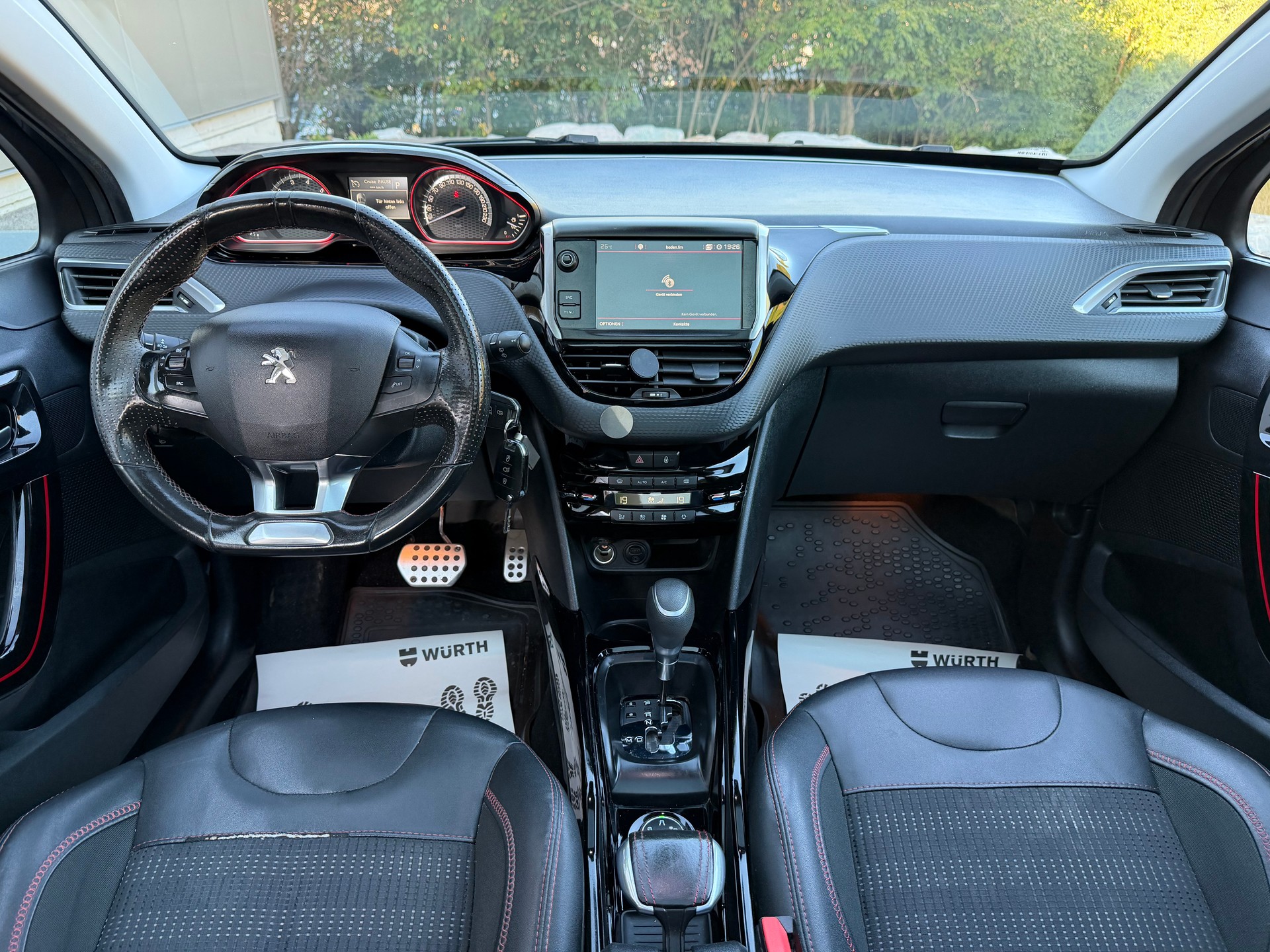 PEUGEOT 2008 1.2 PureTech GT Line EAT6-image-6