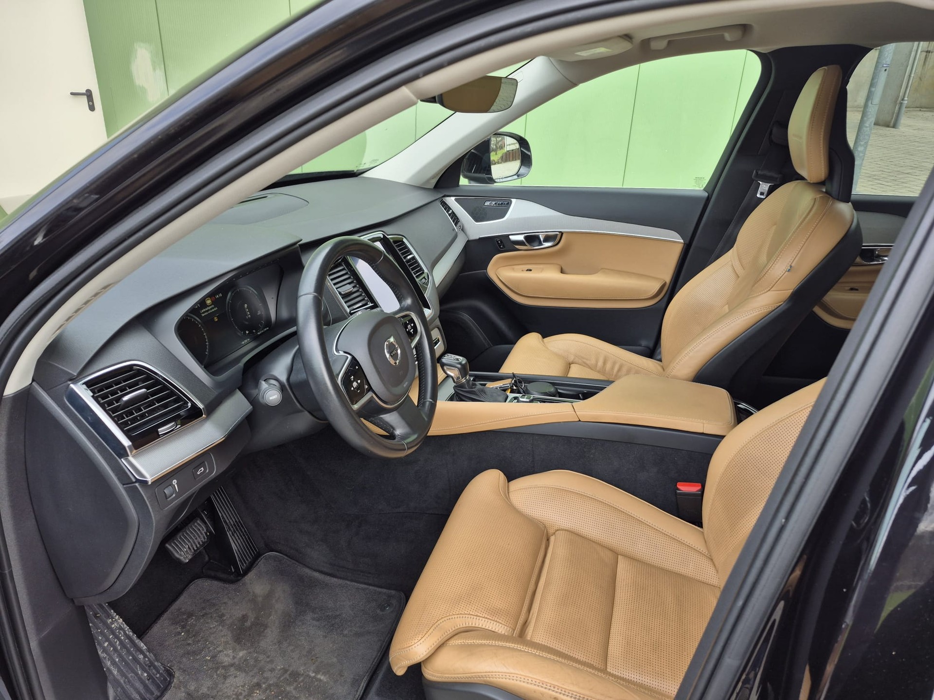 VOLVO XC90 D5 AWD Momentum Geartronic-image-8