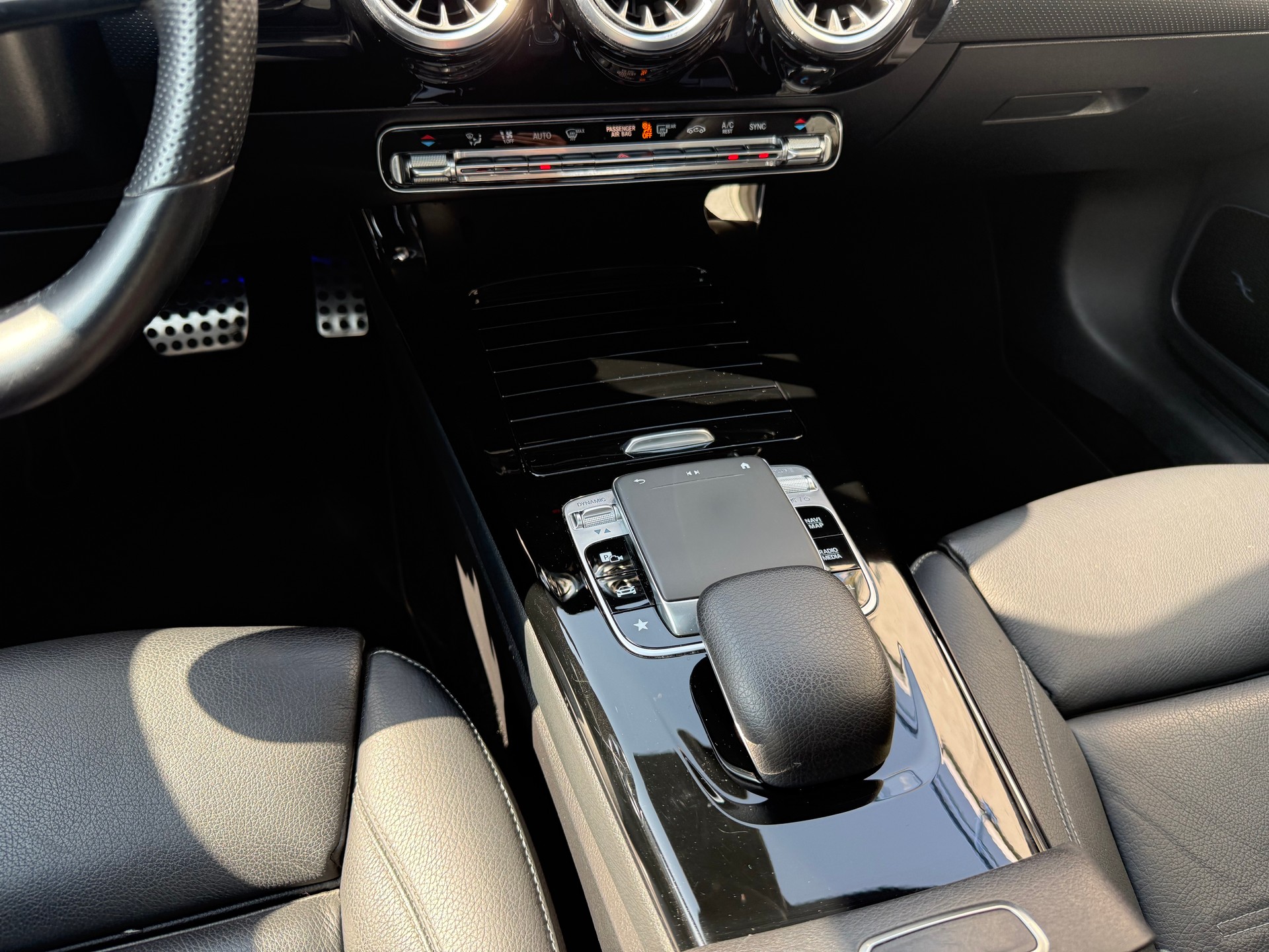 MERCEDES-BENZ CLA 250 4Matic AMG Line 7G-DCT-image-23