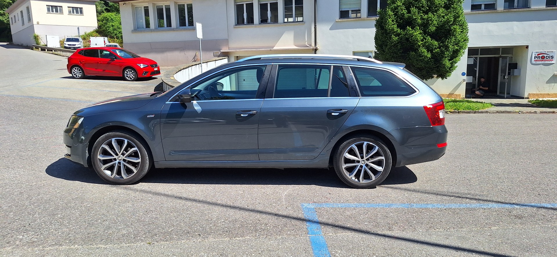 SKODA Octavia Combi 1.2 TSI Swiss Joy DSG-image-2