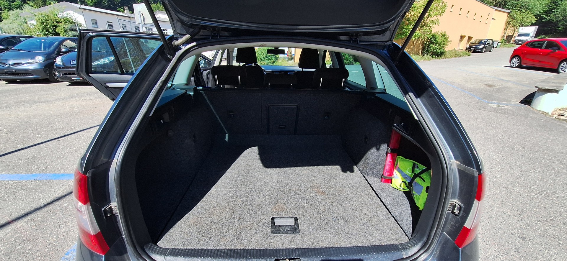 SKODA Octavia Combi 1.2 TSI Swiss Joy DSG-image-11