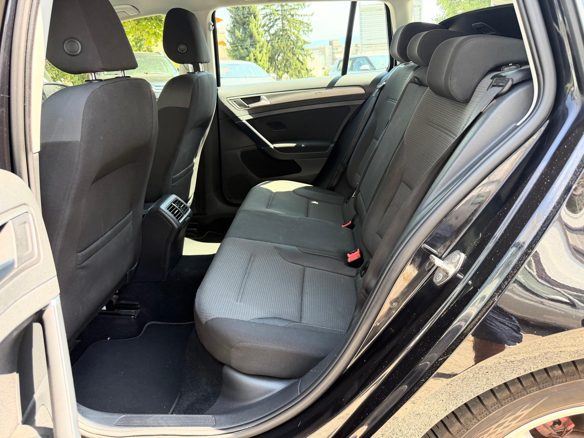 VW Golf Variant 1.6 TDI Comfortline DSG-image-7