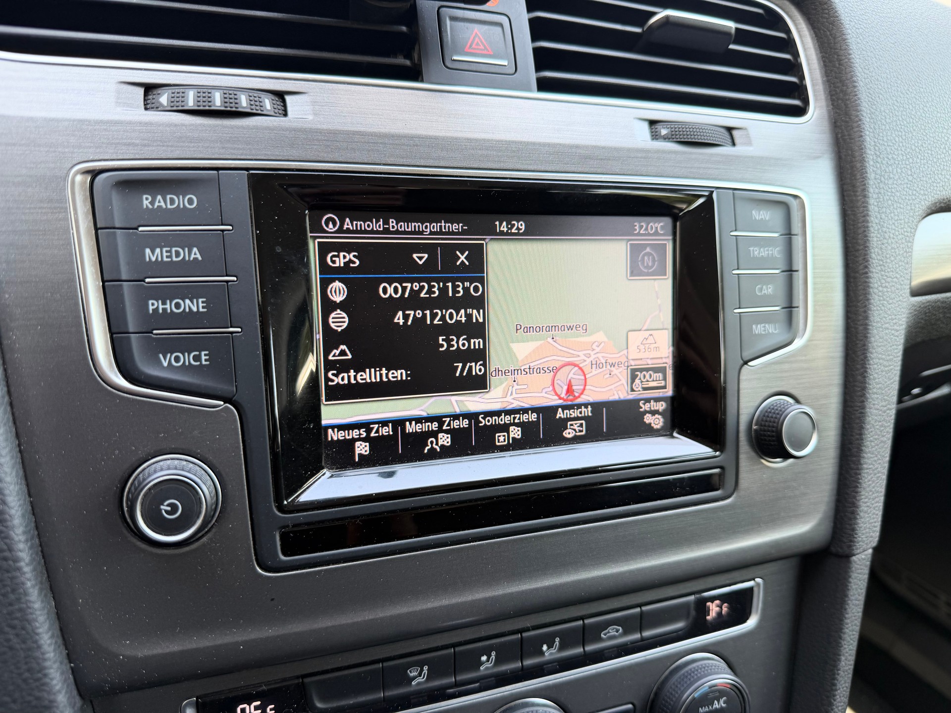 VW Golf Variant 1.6 TDI Comfortline DSG-image-12