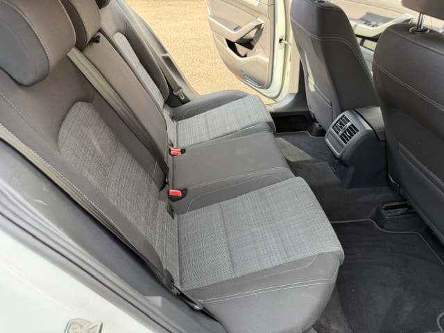 VW Passat 2.0 TDI BMT Business 4Motion DSG-image-11