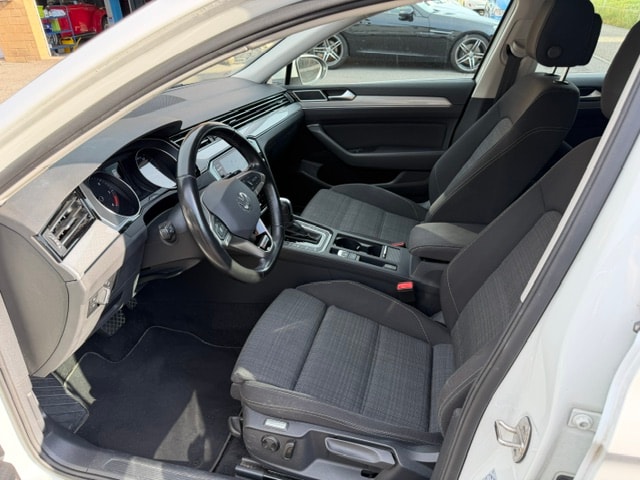 VW Passat 2.0 TDI BMT Business 4Motion DSG-image-8