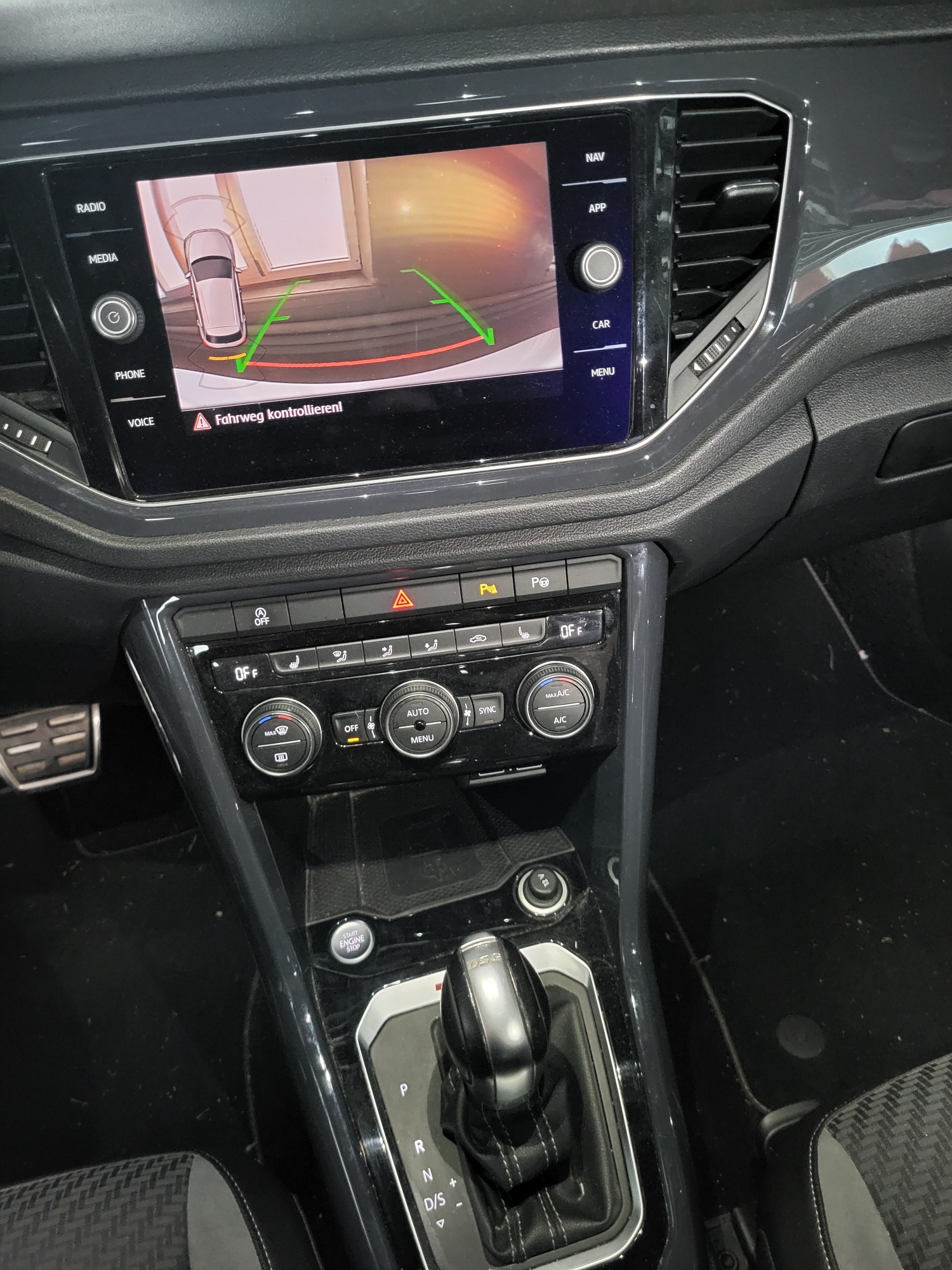 VW T-Roc 2.0 TSI R-Line Sport DSG 4Motion-image-9
