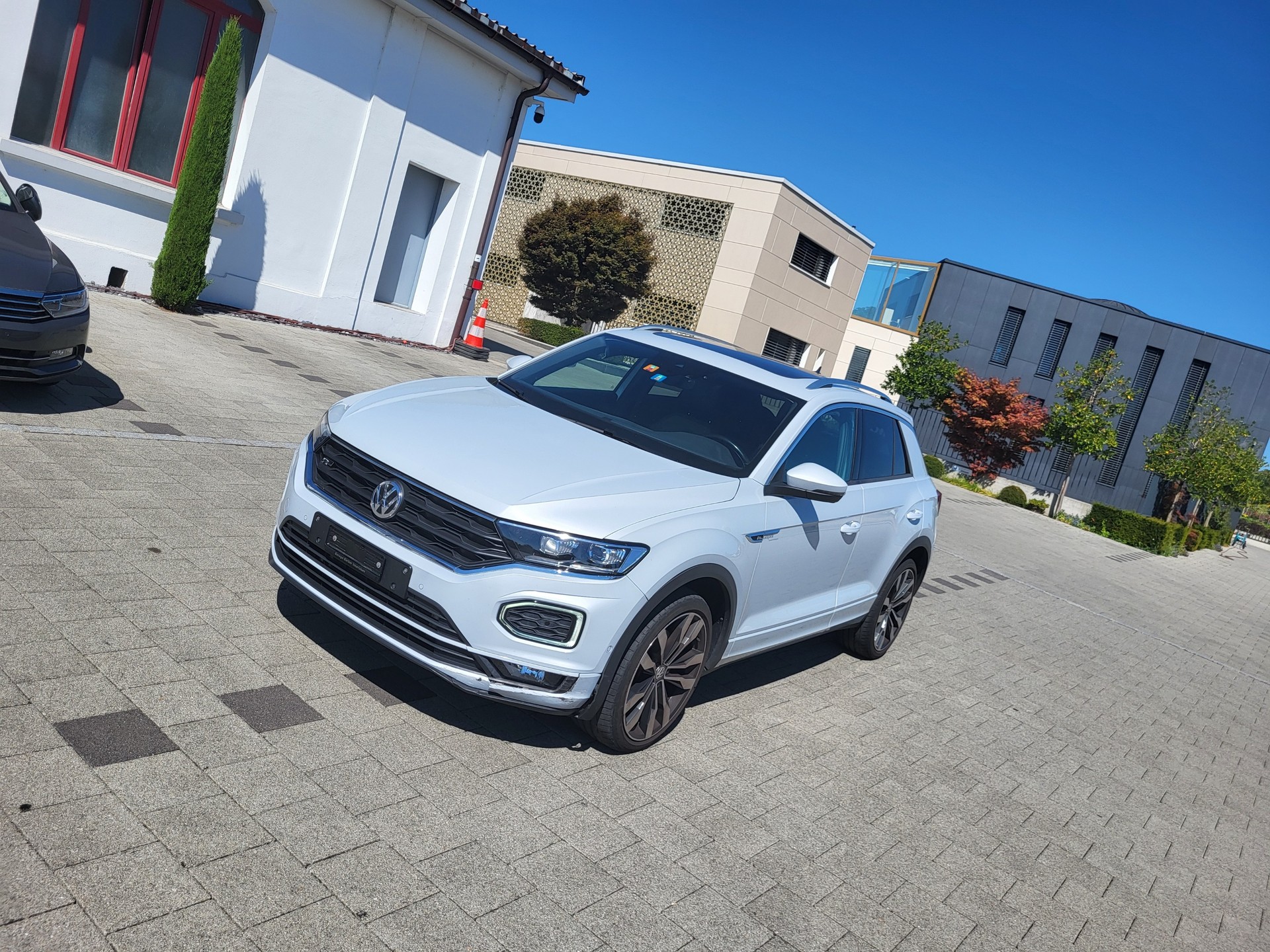 VW T-Roc 2.0 TSI R-Line Sport DSG 4Motion-image-0