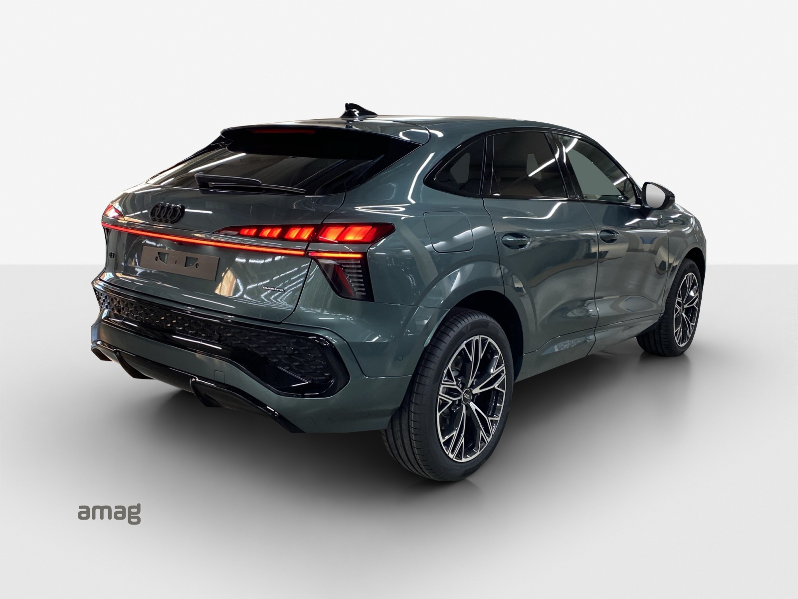AUDI Q3 Sportback TFSI quattro 195 kW S tronic-image-5