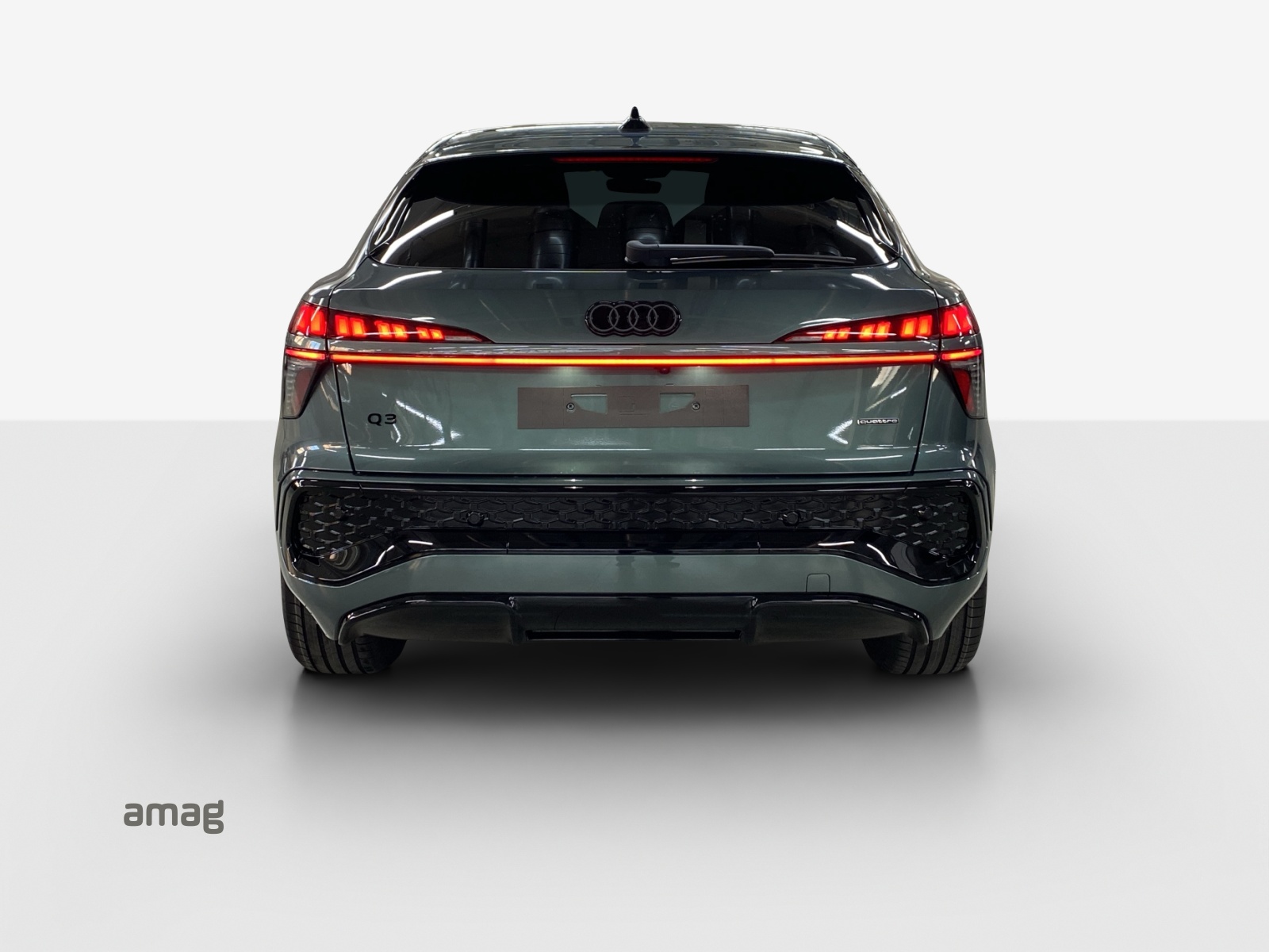 AUDI Q3 Sportback TFSI quattro 195 kW S tronic-image-4