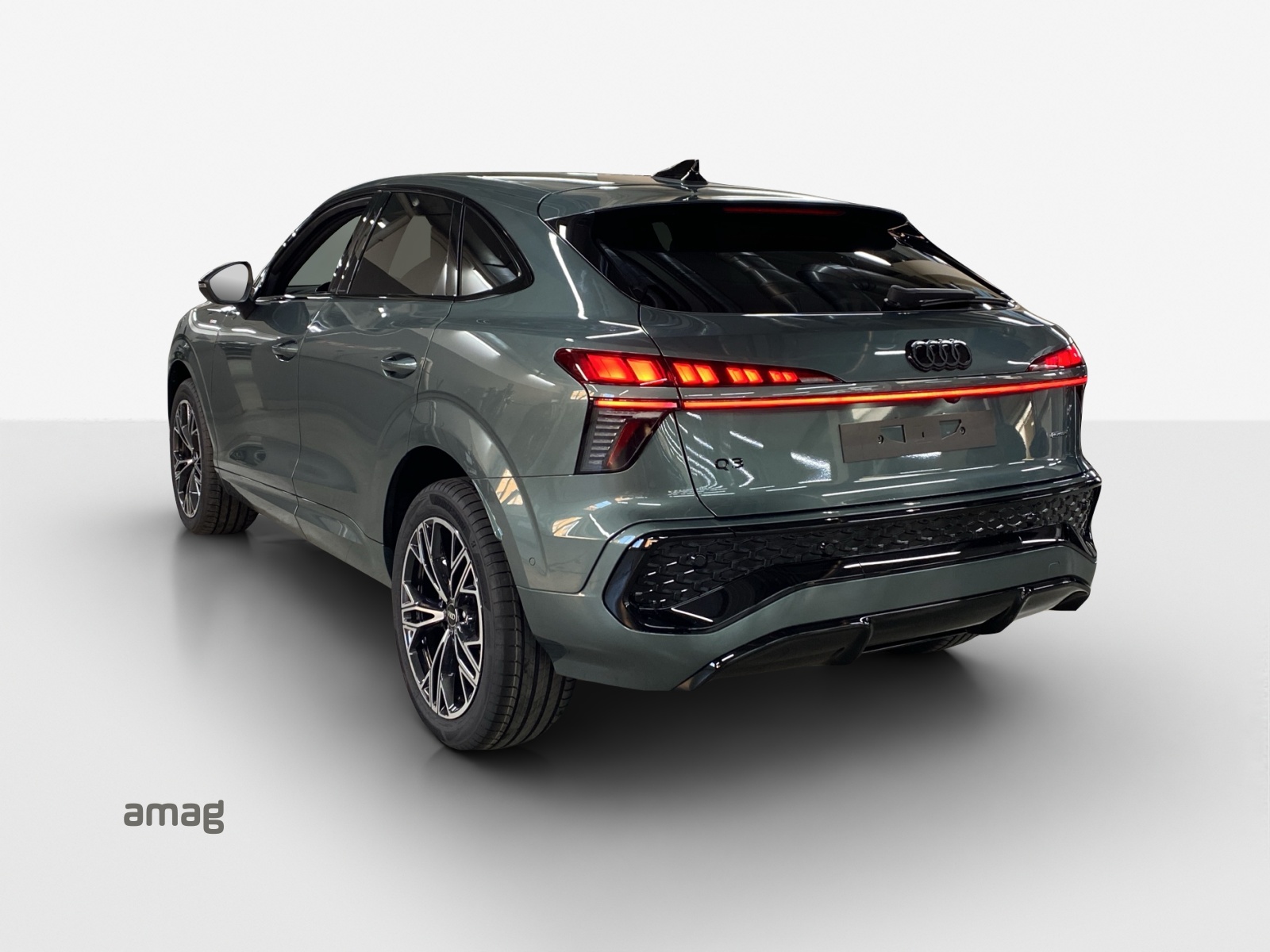 AUDI Q3 Sportback TFSI quattro 195 kW S tronic-showroom-element-3