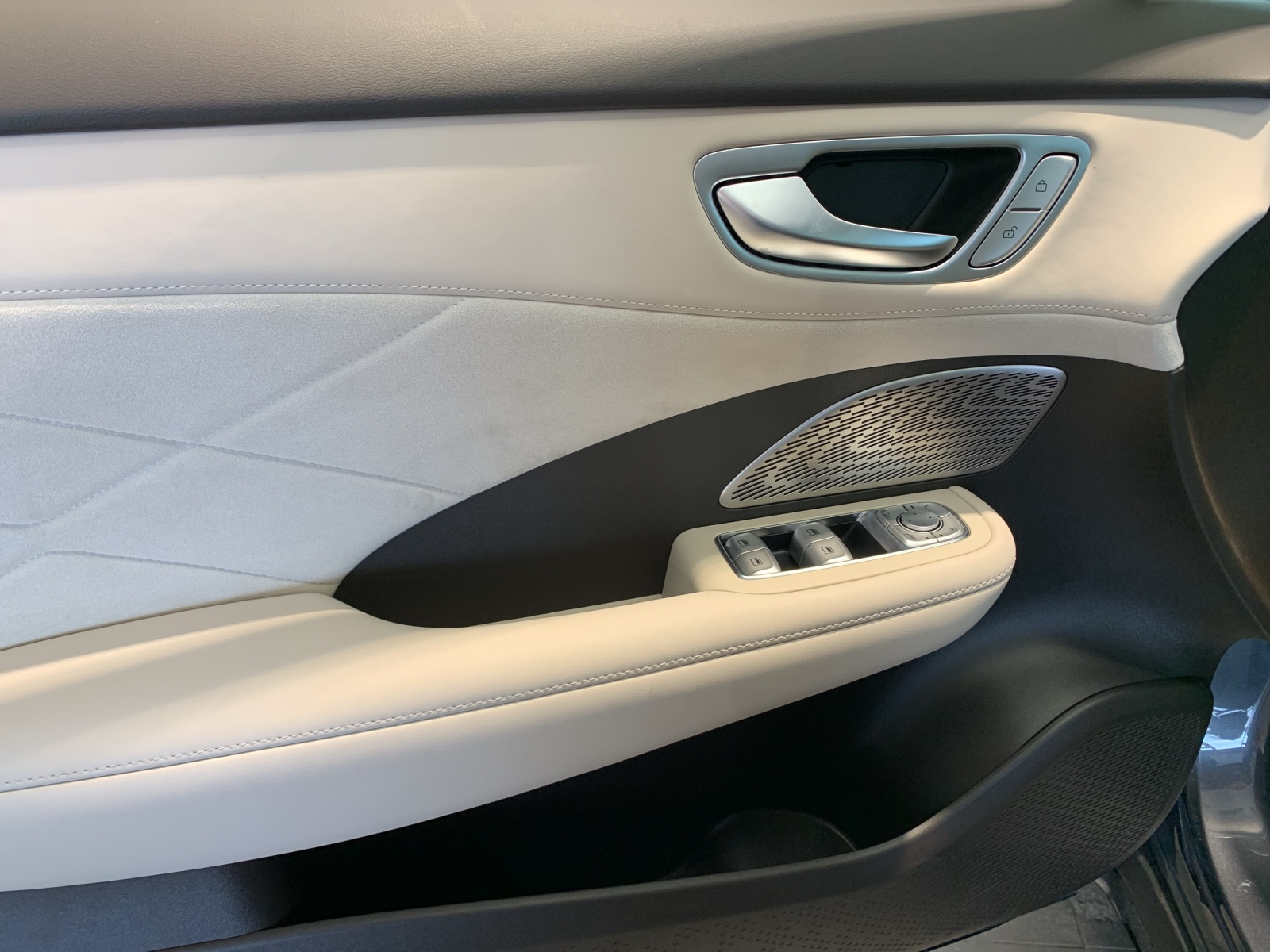 MG S6 EV 77 kWh Luxury 4WD-image-7