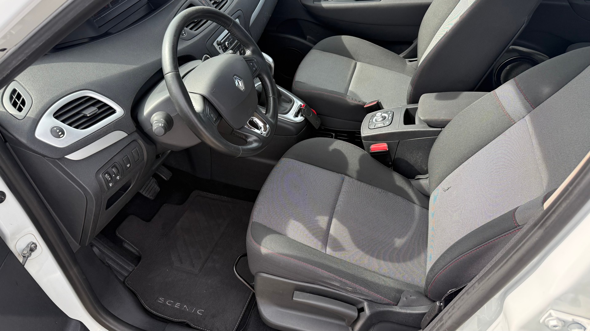 RENAULT Grand Scénic 1.5 dCi Expression EDC-image-1