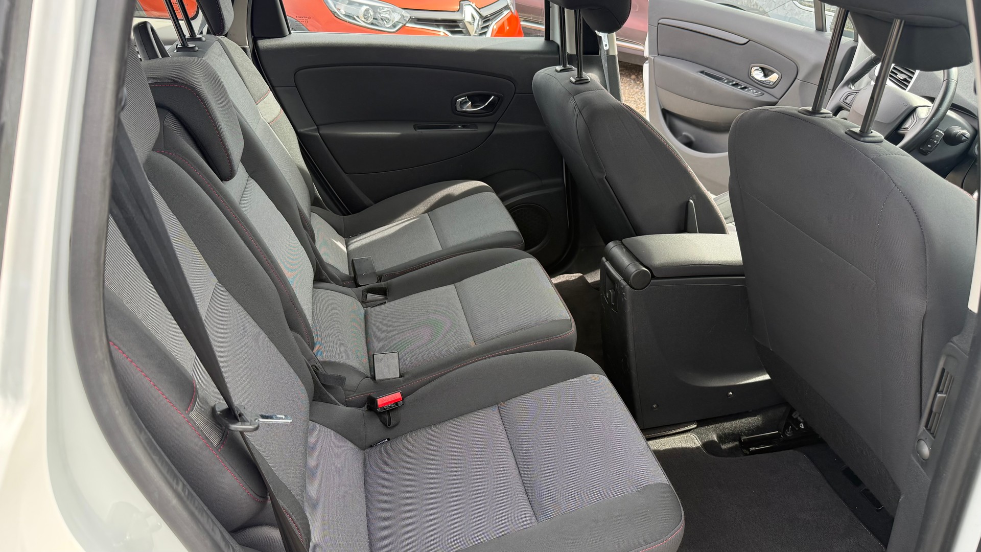 RENAULT Grand Scénic 1.5 dCi Expression EDC-image-11
