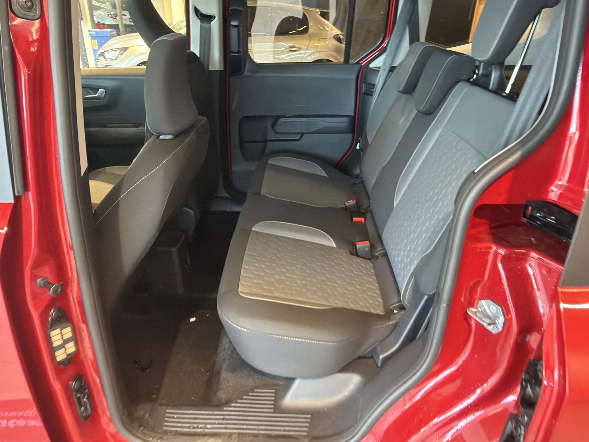 FORD Tourneo Courier 1.0 EcoBoost Titanium Automat-image-6