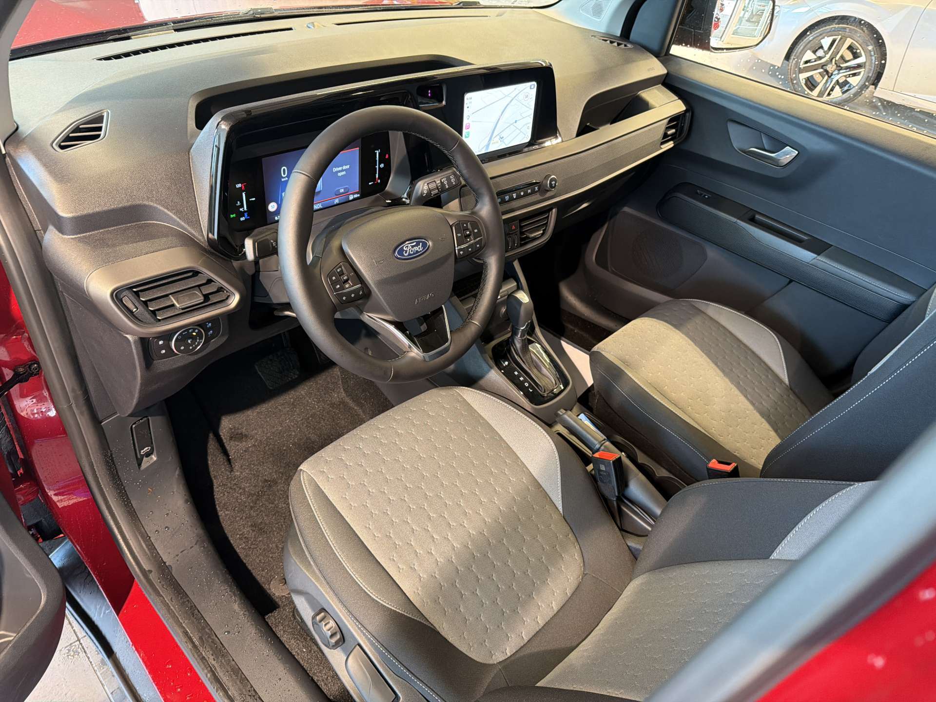 FORD Tourneo Courier 1.0 EcoBoost Titanium Automat-image-5
