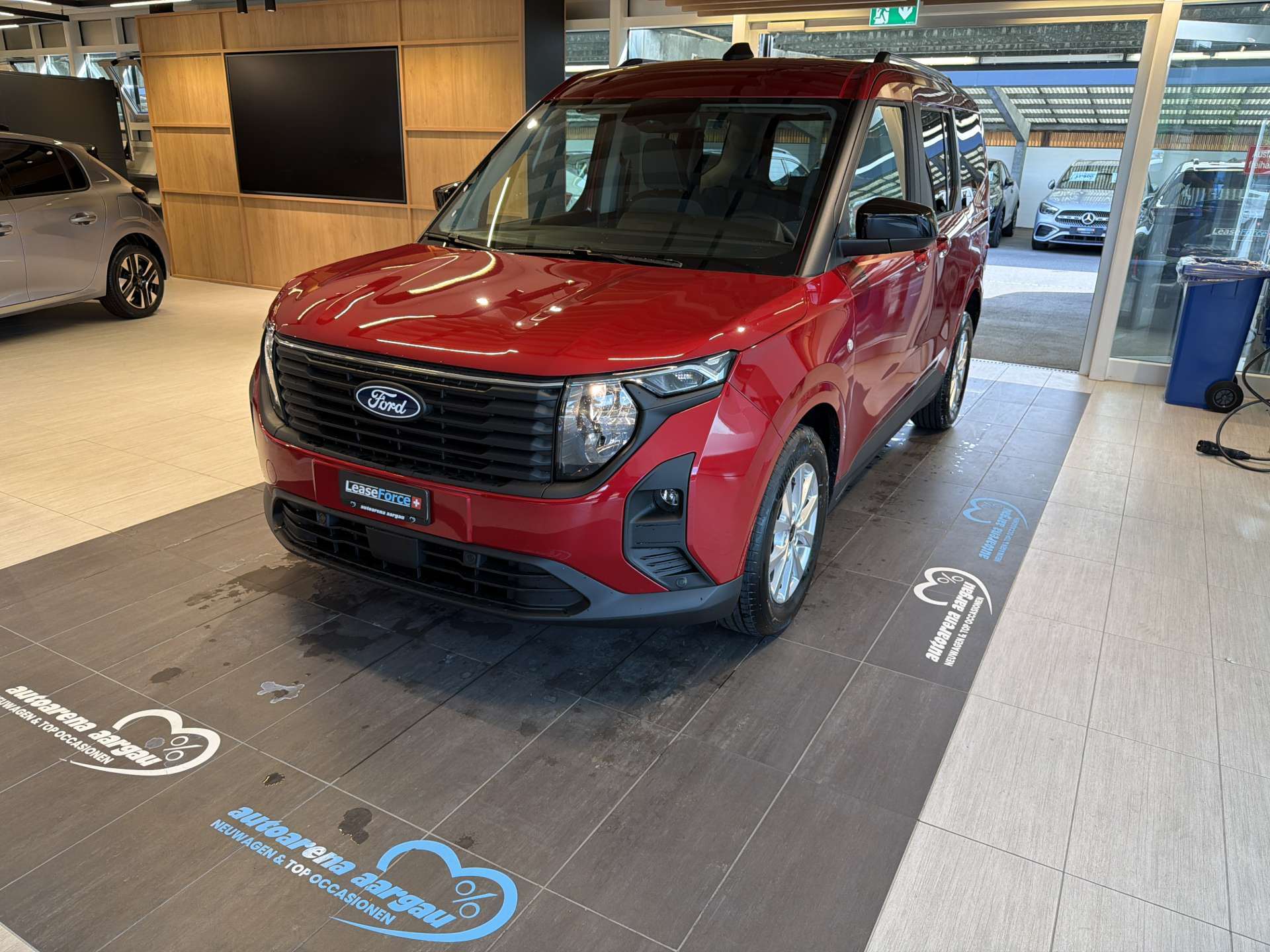 FORD Tourneo Courier 1.0 EcoBoost Titanium Automat