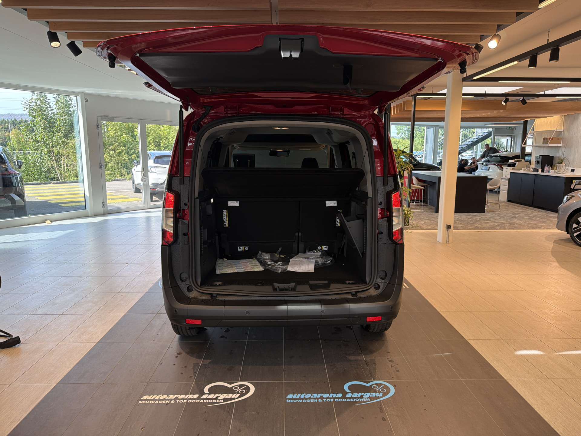 FORD Tourneo Courier 1.0 EcoBoost Titanium Automat-image-7