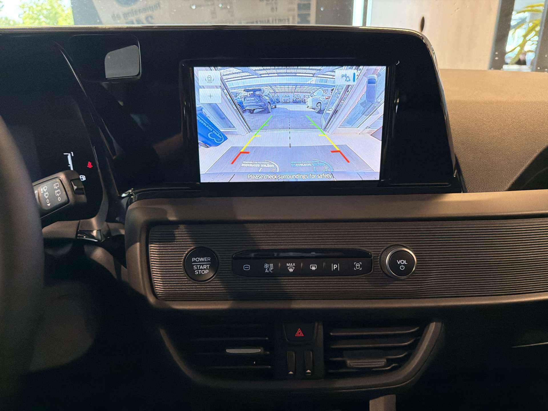 FORD Tourneo Courier 1.0 EcoBoost Titanium Automat-image-9