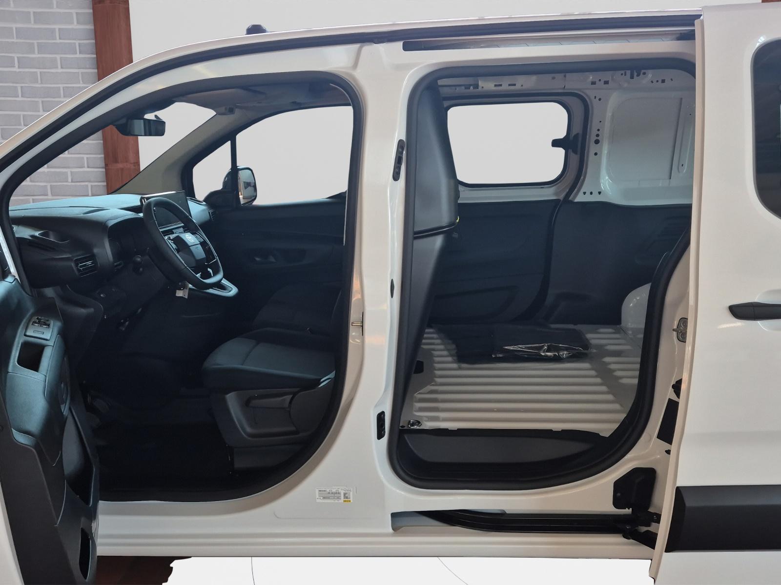 TOYOTA PROACE CITY Van L2 1.2 Active-image-6