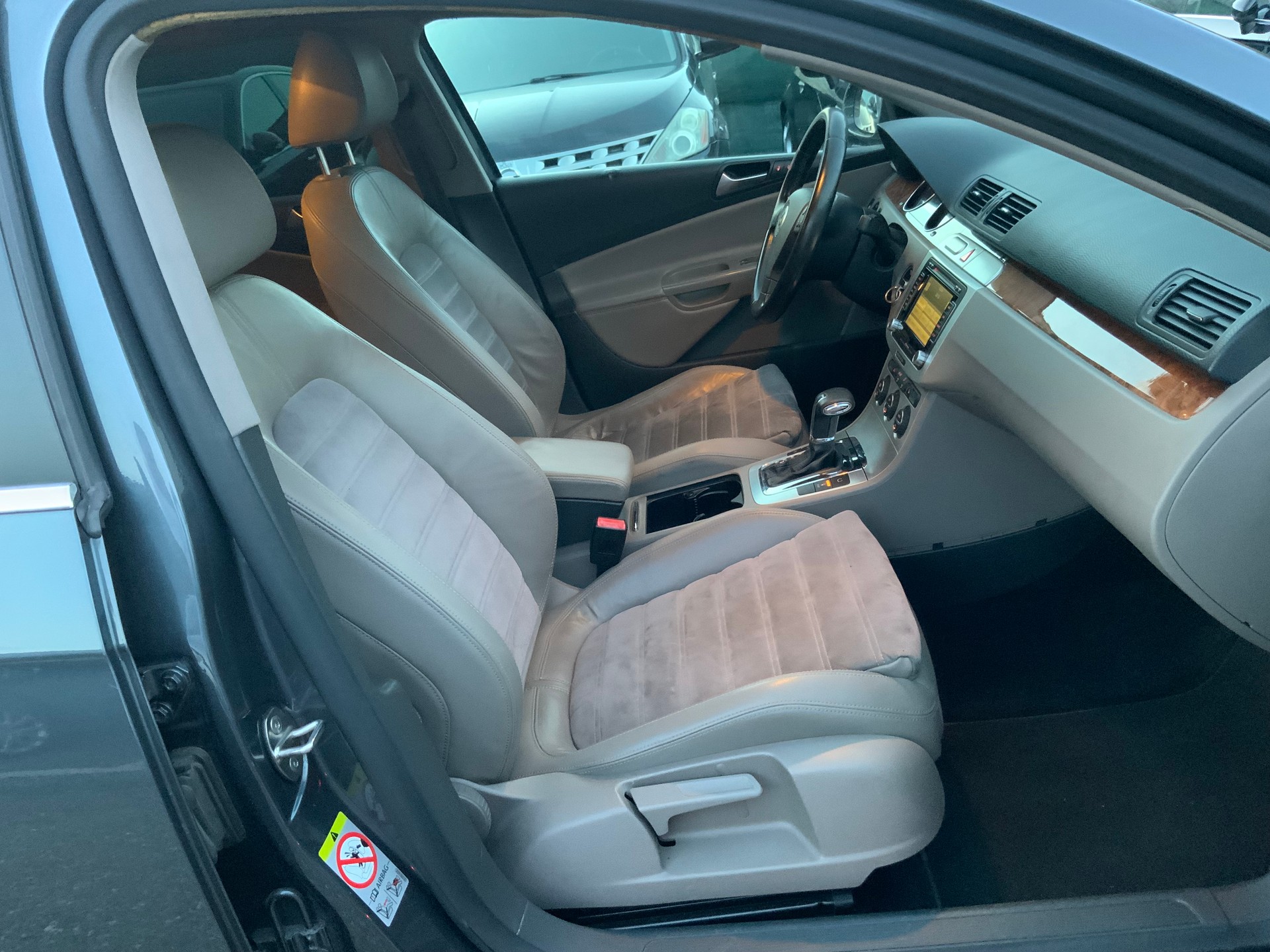 VW Passat Variant 3.2 V6 FSI Highline 4Motion-image-11