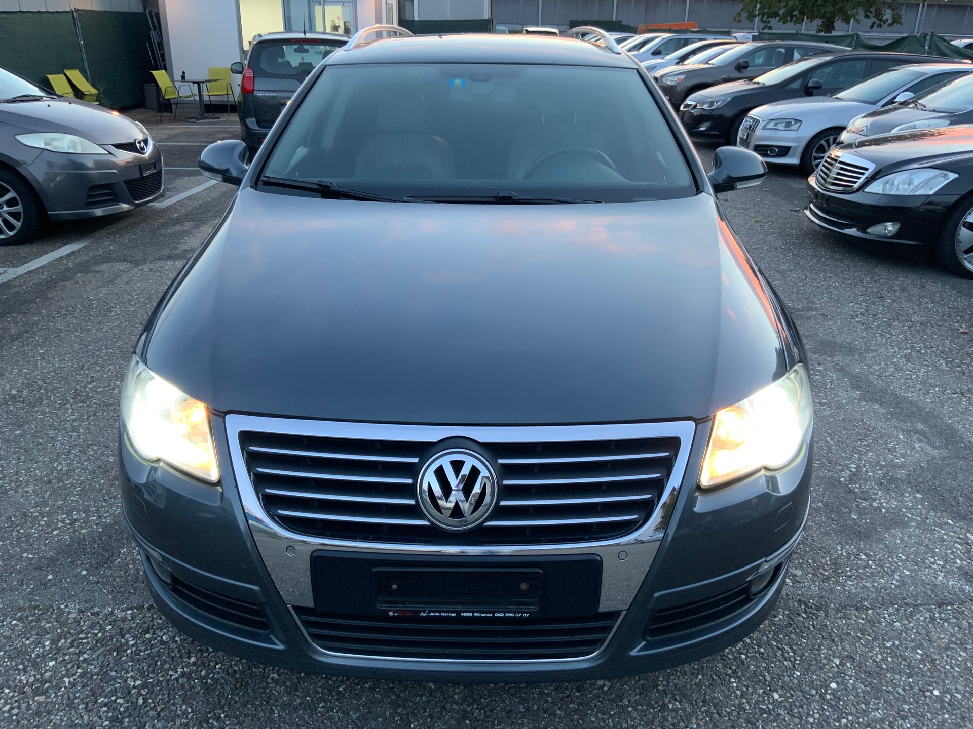 VW Passat Variant 3.2 V6 FSI Highline 4Motion-image-1