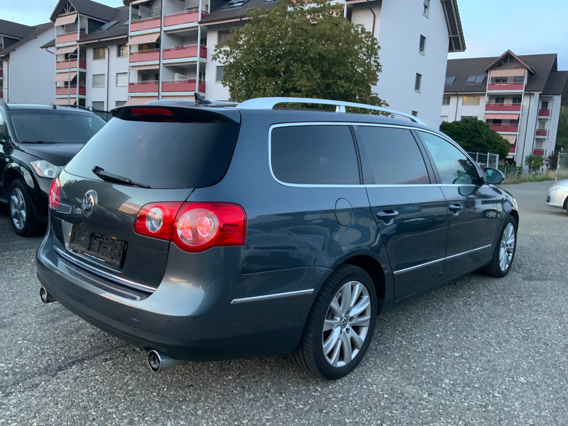 VW Passat Variant 3.2 V6 FSI Highline 4Motion-image-4