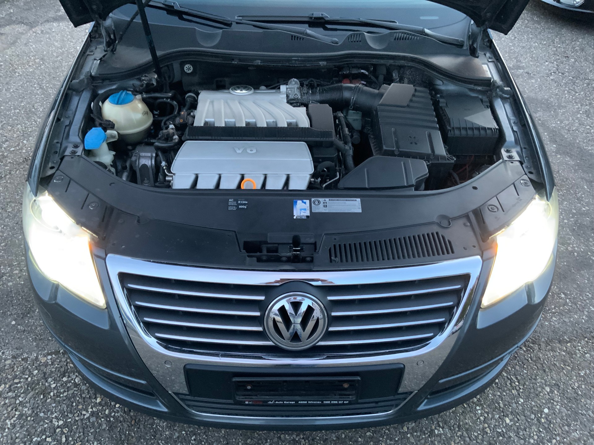 VW Passat Variant 3.2 V6 FSI Highline 4Motion-image-7