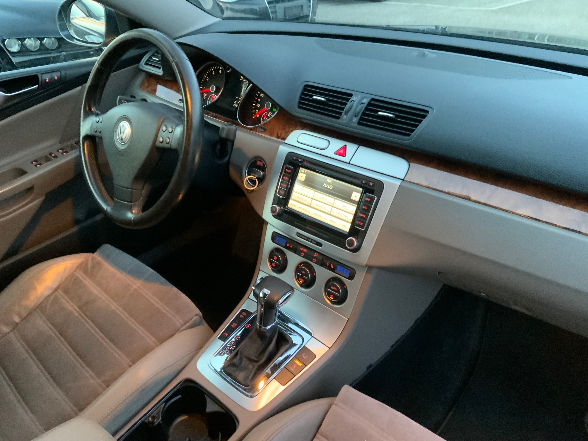VW Passat Variant 3.2 V6 FSI Highline 4Motion-image-10