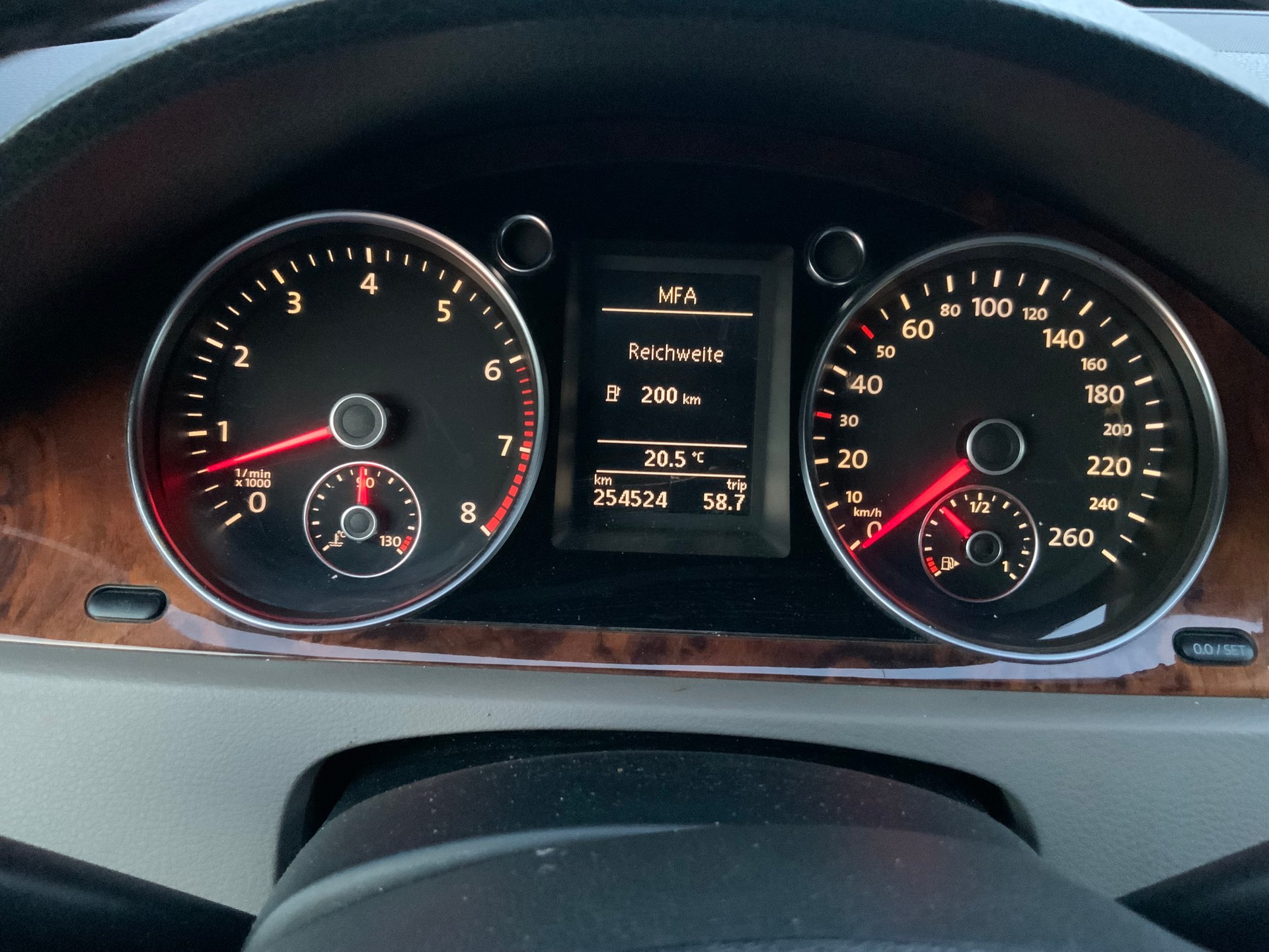 VW Passat Variant 3.2 V6 FSI Highline 4Motion-image-9