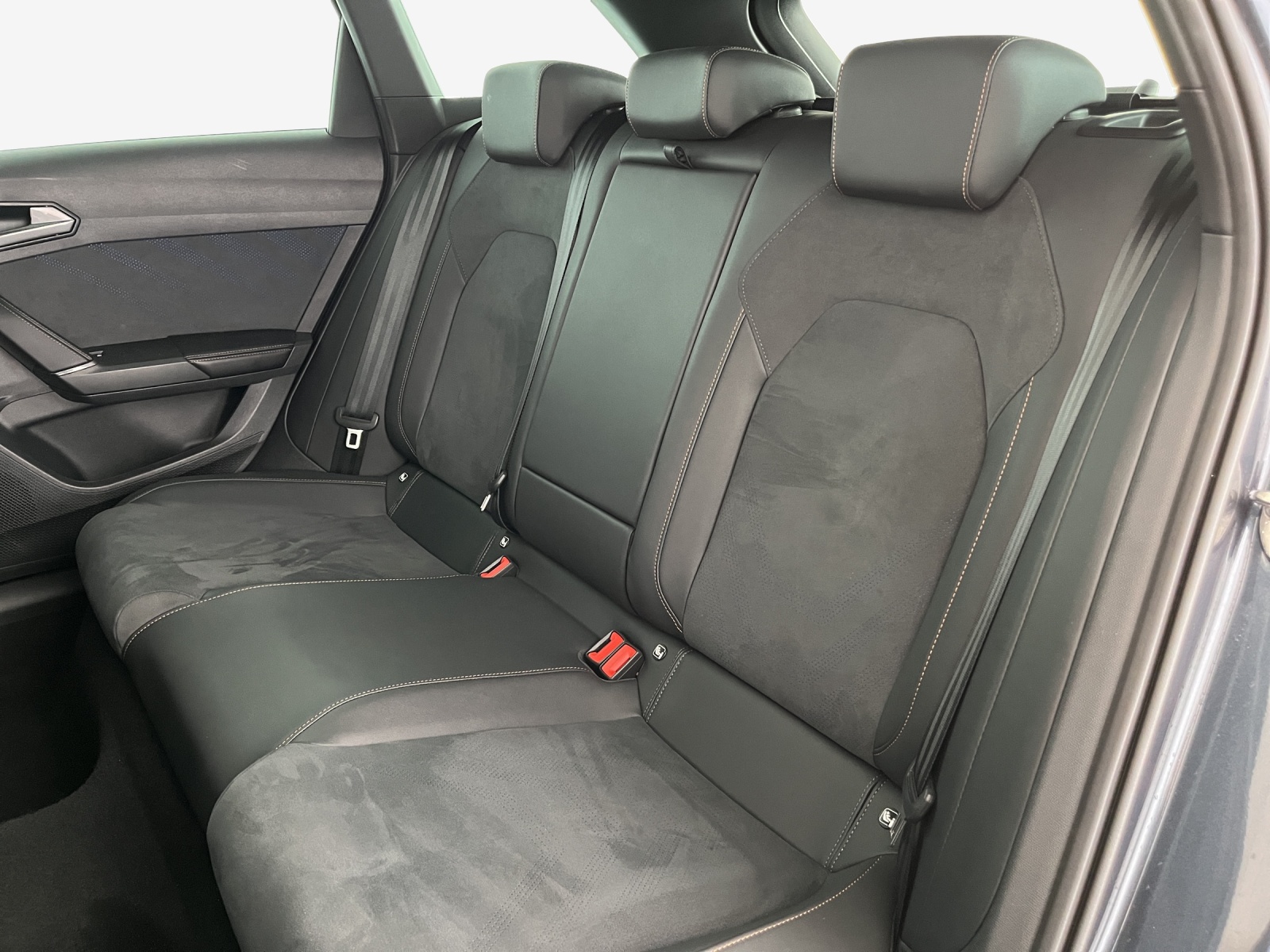 CUPRA LEON ST 1.5 e-HYBRID pHEV Black SymphonyDSG-image-22
