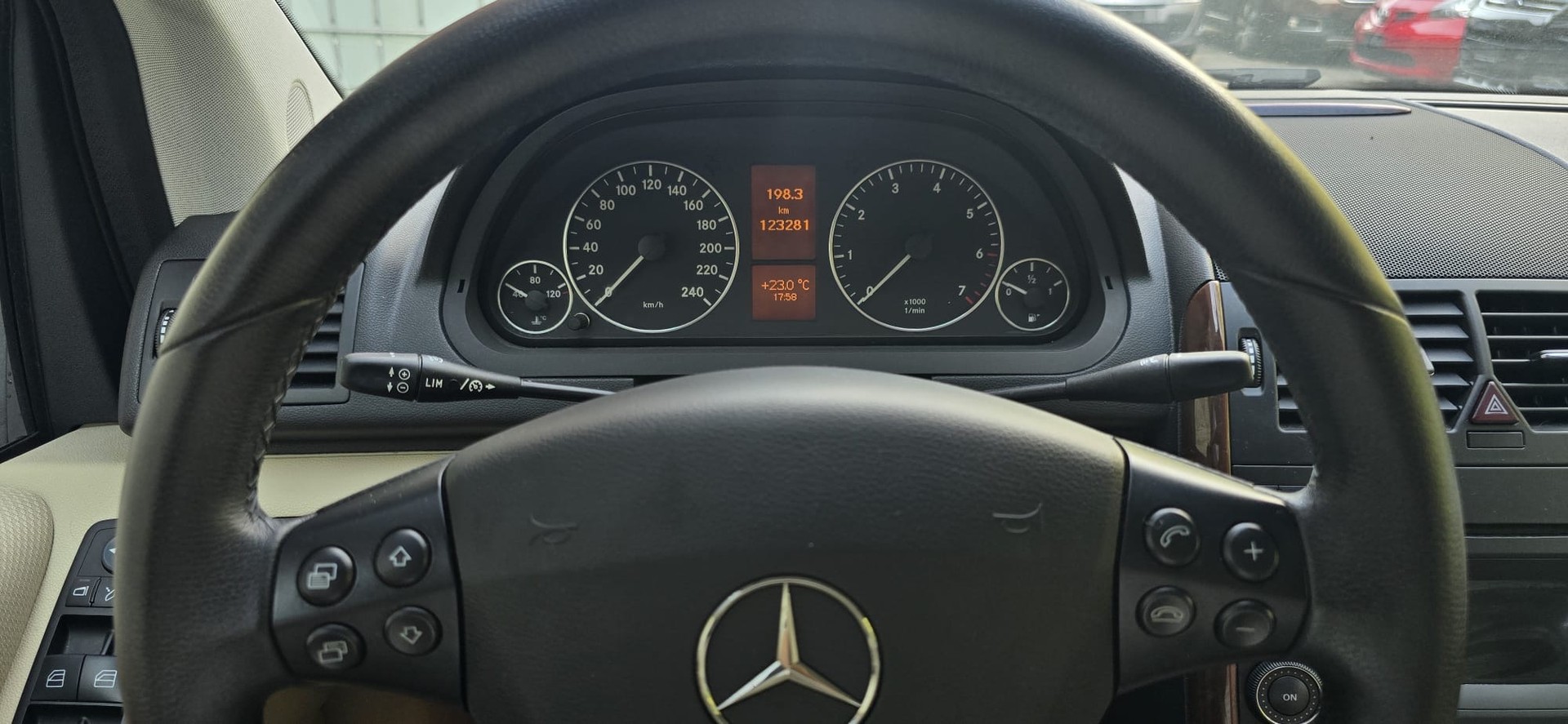 MERCEDES-BENZ A 180 Style Autotronic-image-10