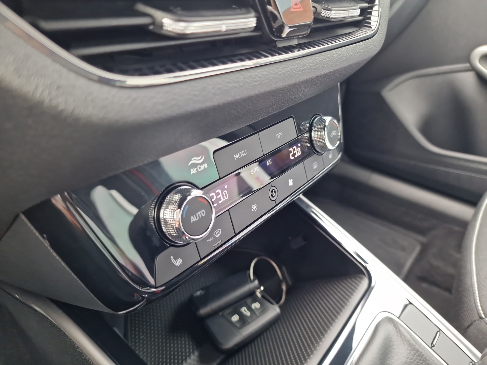 SKODA Fabia 1.5 TSI DSG 130 Years Edition-image-14