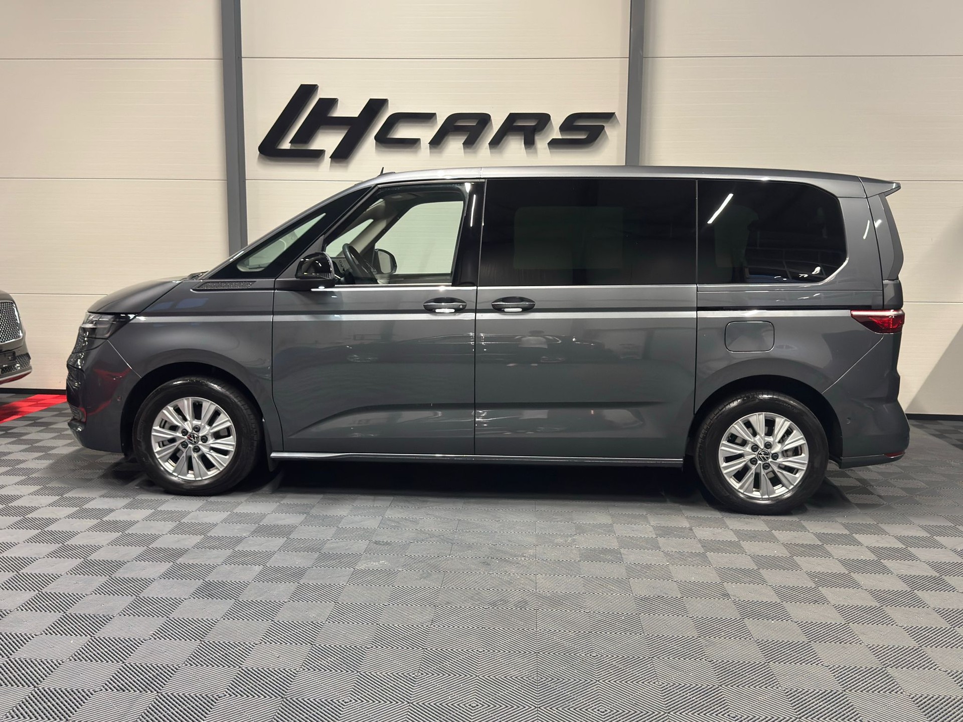 VW Multivan 1.5 TSI eHybrid Style DSG 4motion-image-1