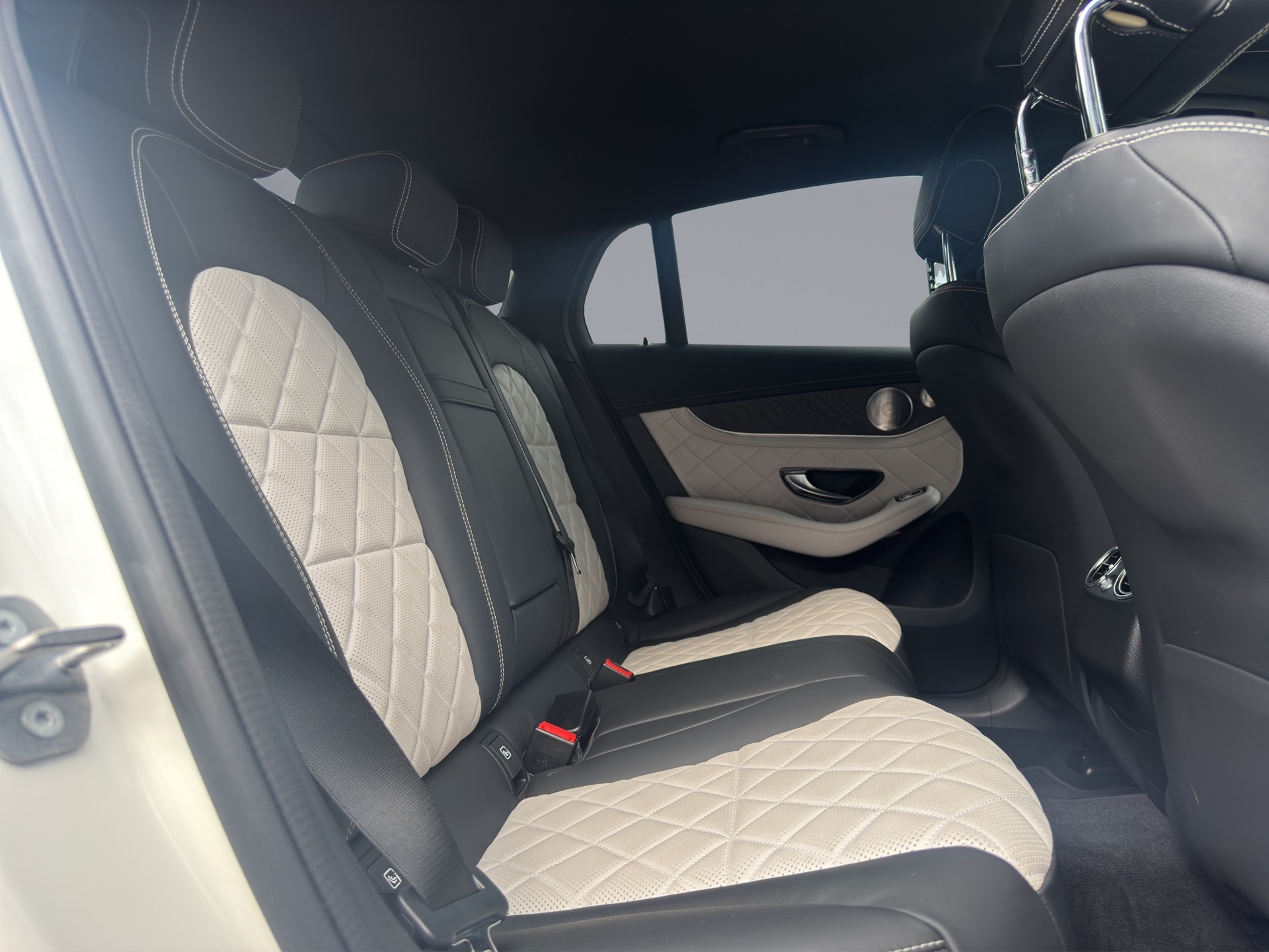 MERCEDES-BENZ 300 AMG Line 4m-image-16