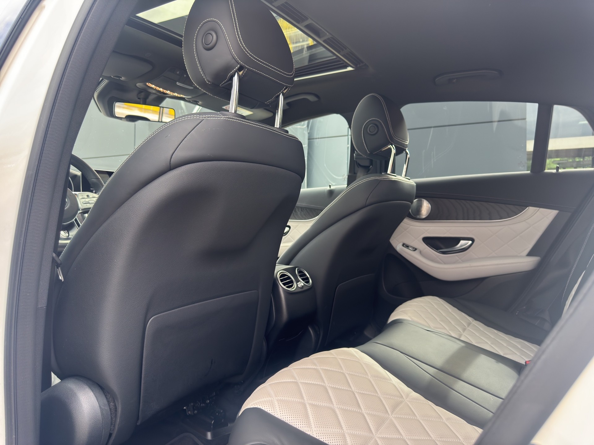 MERCEDES-BENZ 300 AMG Line 4m-image-22