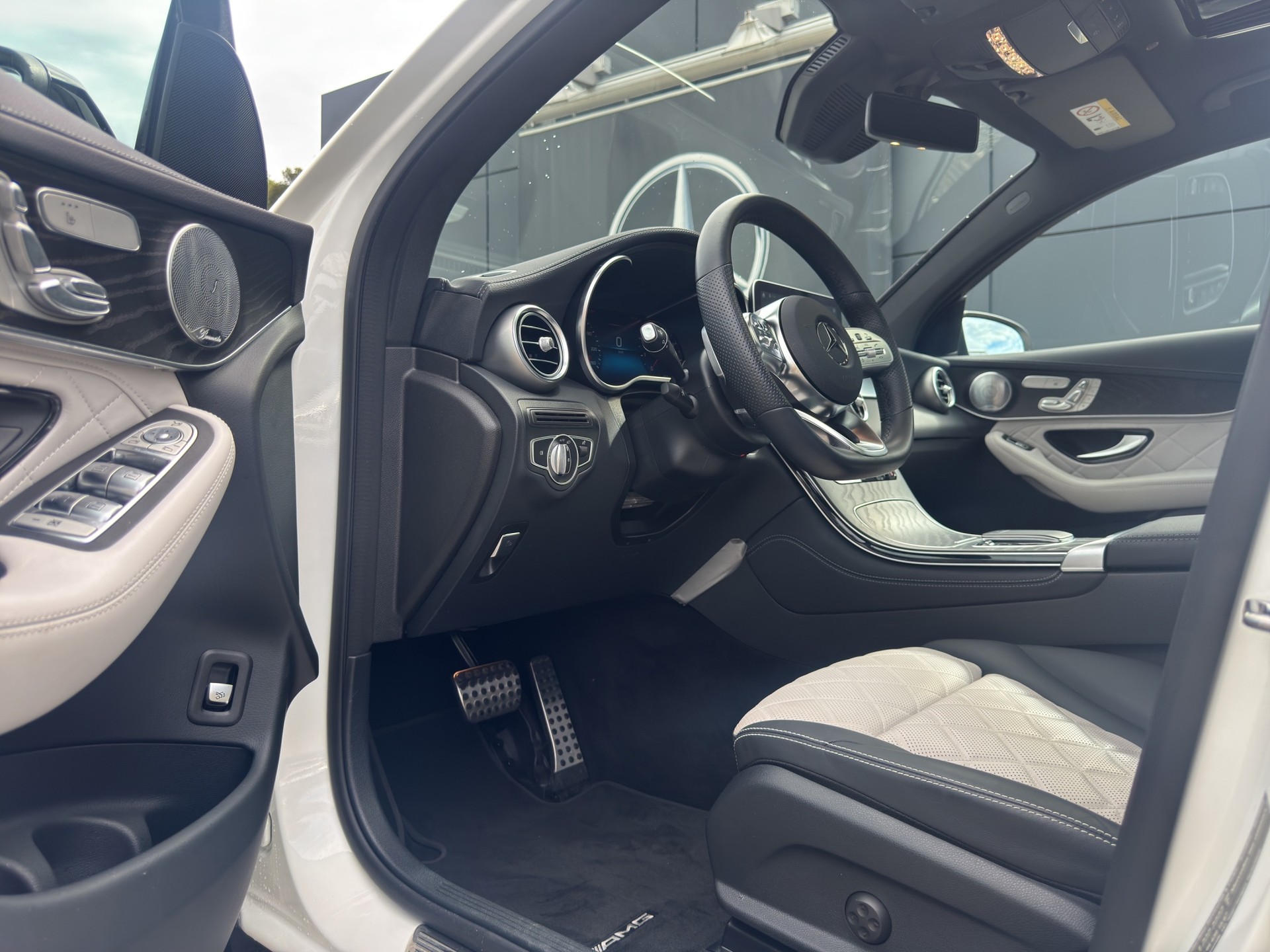 MERCEDES-BENZ 300 AMG Line 4m-image-21