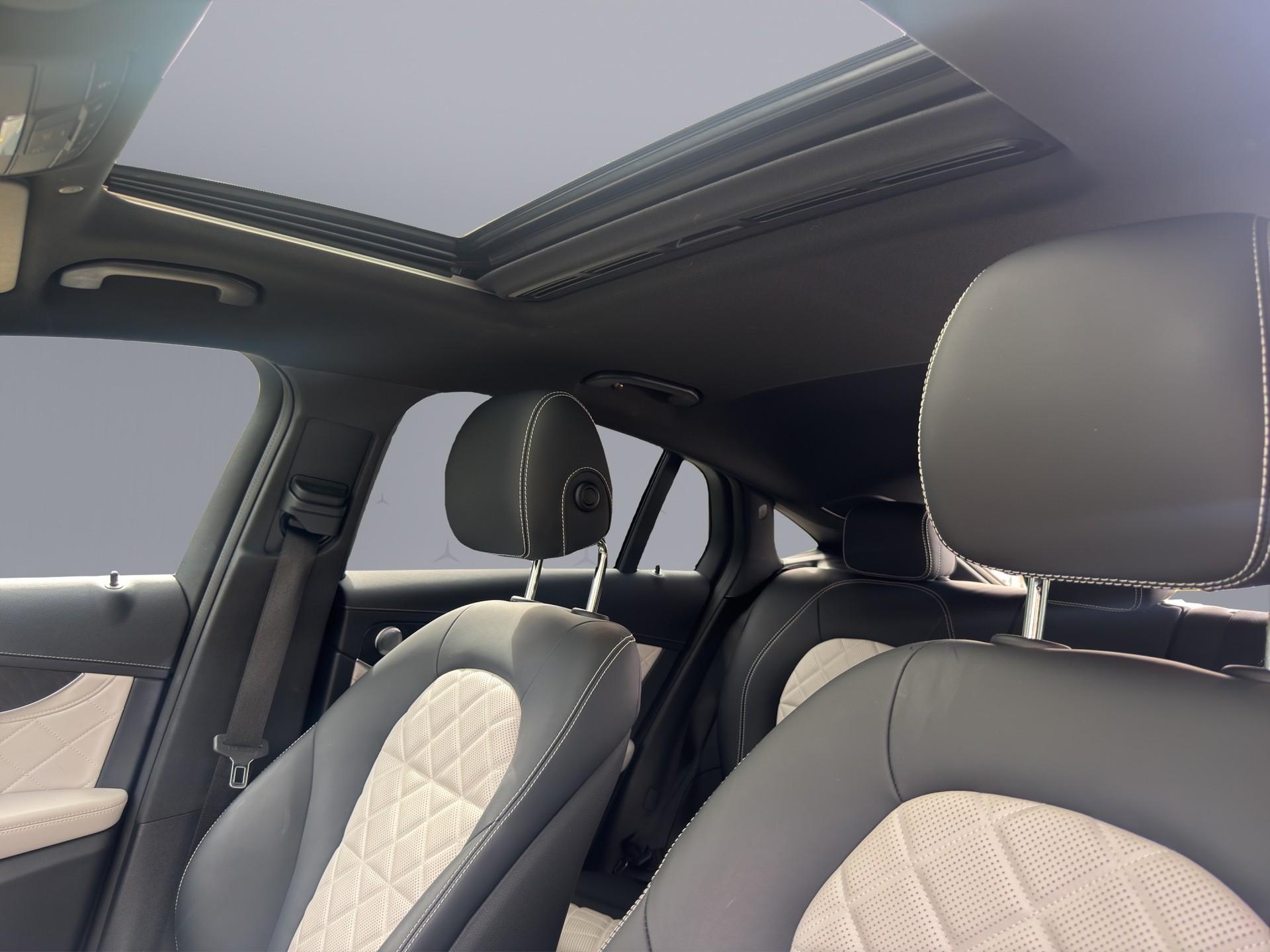 MERCEDES-BENZ 300 AMG Line 4m-image-19