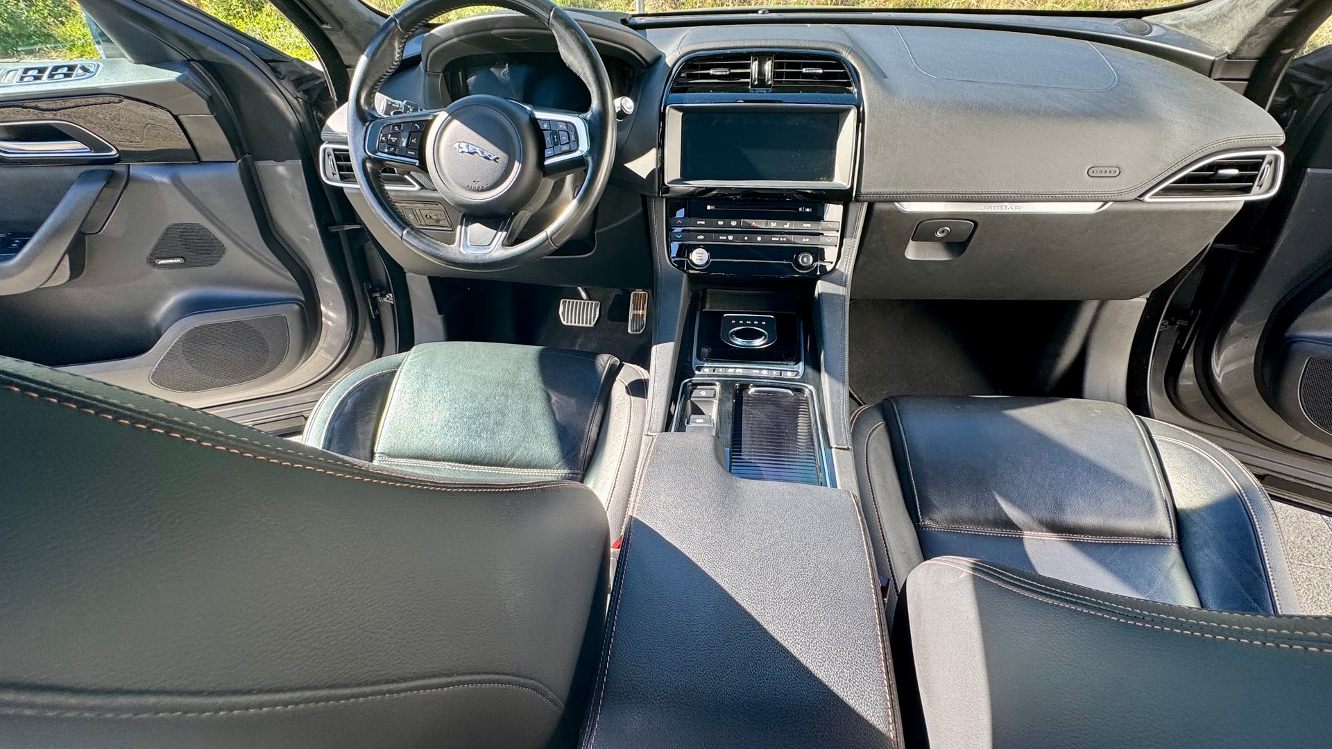 JAGUAR F-Pace 2.5 T 250 Prestige AWD-image-8