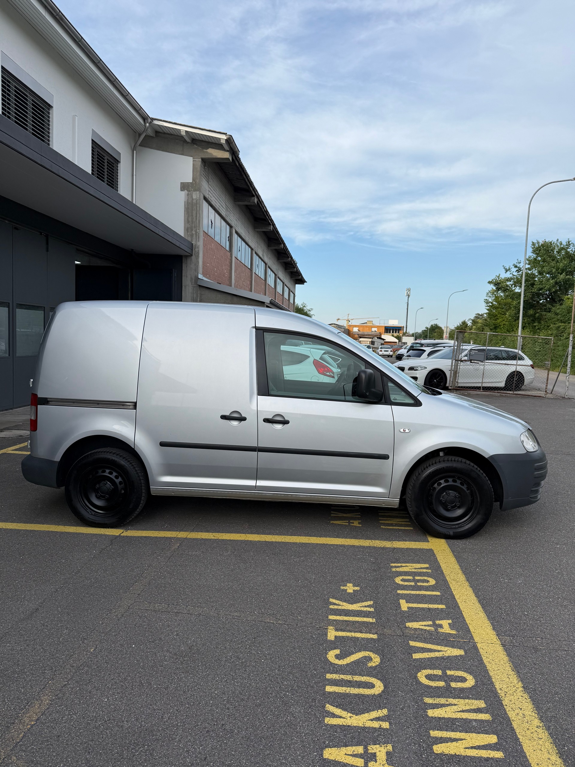 VW Caddy Life 1.9TDI PD 4Motion-image-4