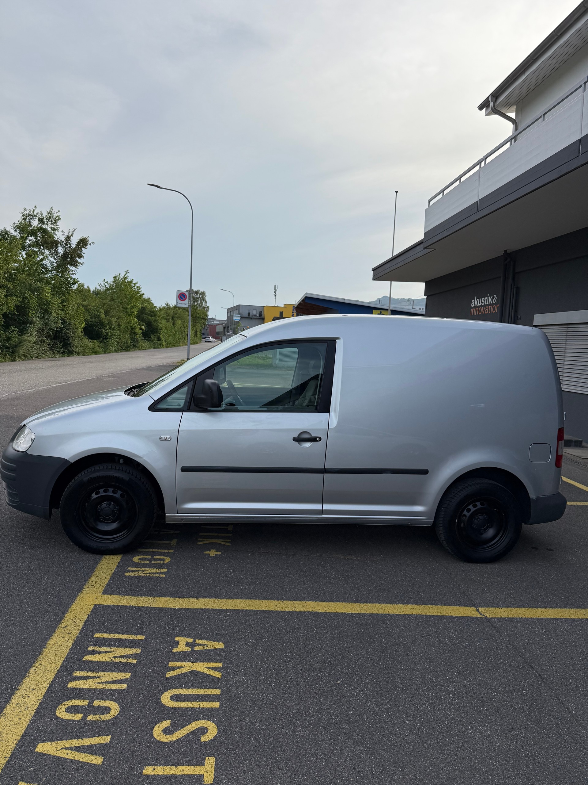 VW Caddy Life 1.9TDI PD 4Motion-image-3