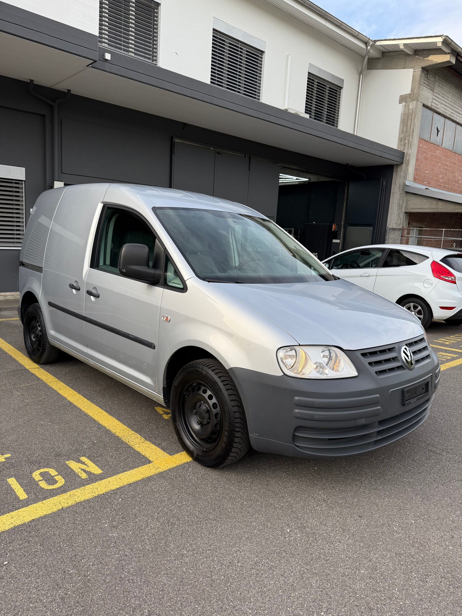 VW Caddy Life 1.9TDI PD 4Motion-image-2