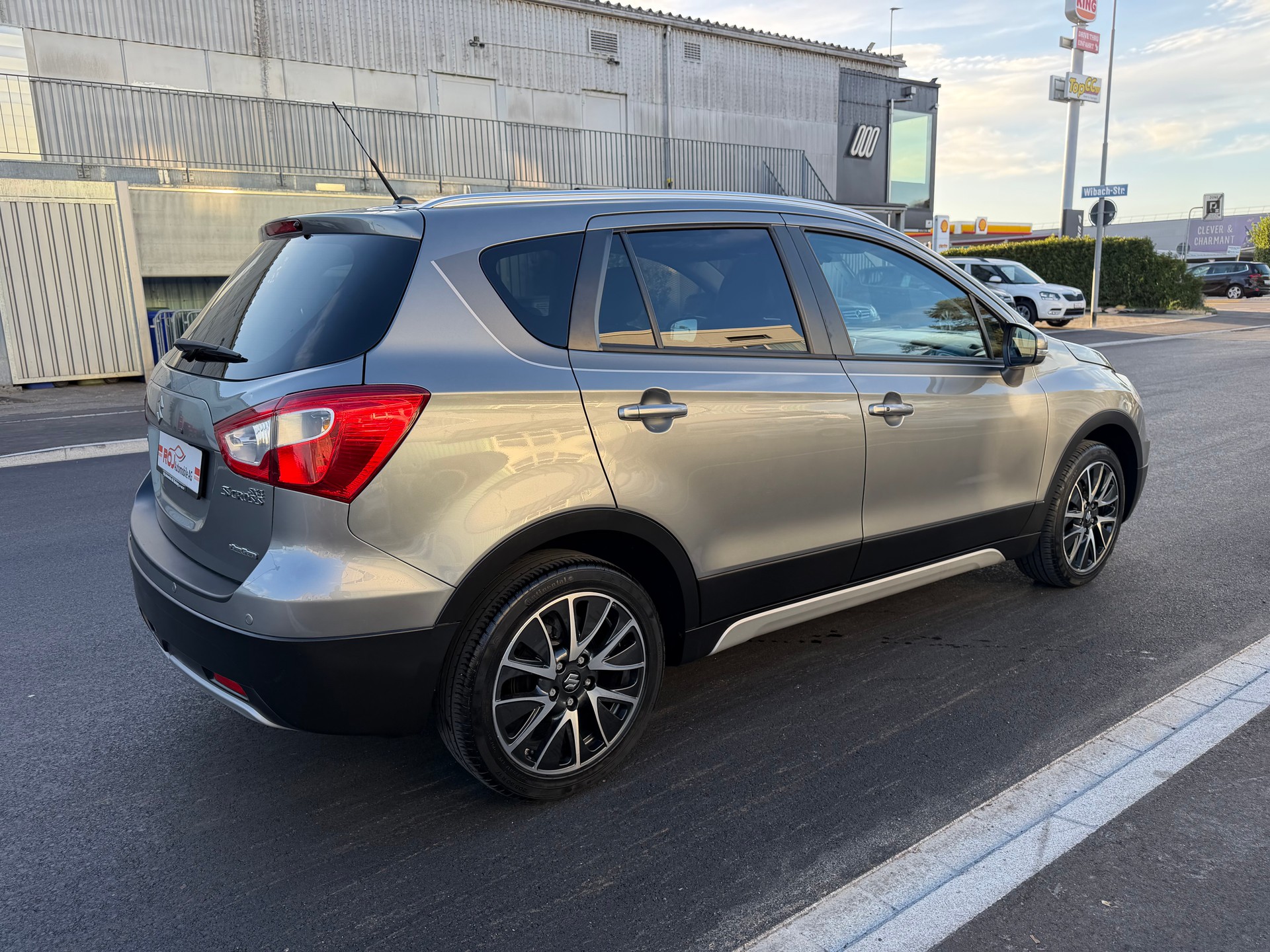 SUZUKI SX4 S-Cross 1.6 TD PizSulai 4WD TCSS-image-4