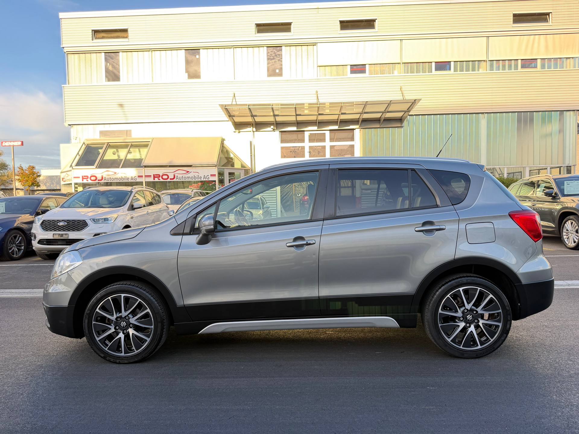 SUZUKI SX4 S-Cross 1.6 TD PizSulai 4WD TCSS-image-0