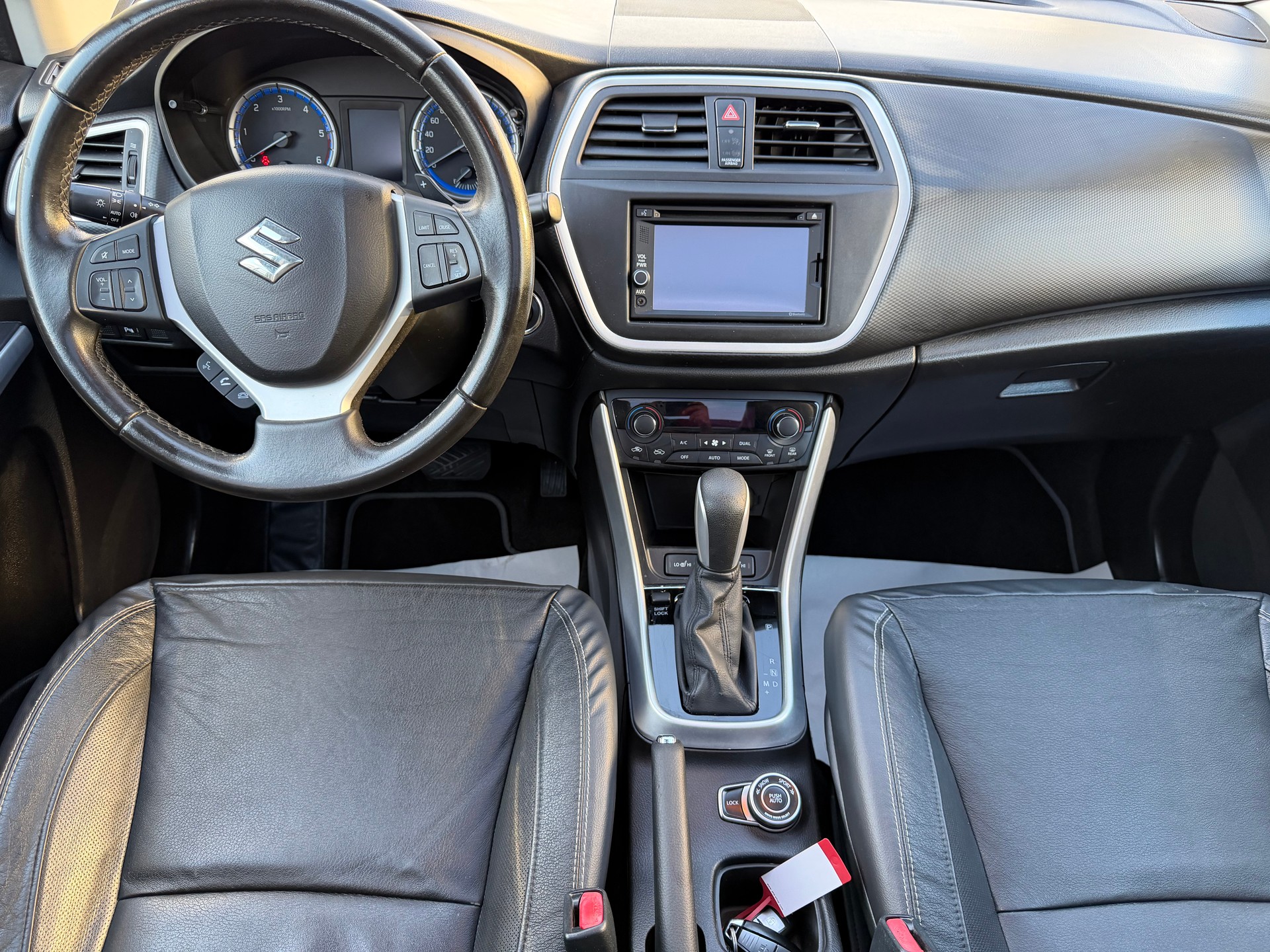 SUZUKI SX4 S-Cross 1.6 TD PizSulai 4WD TCSS-image-12