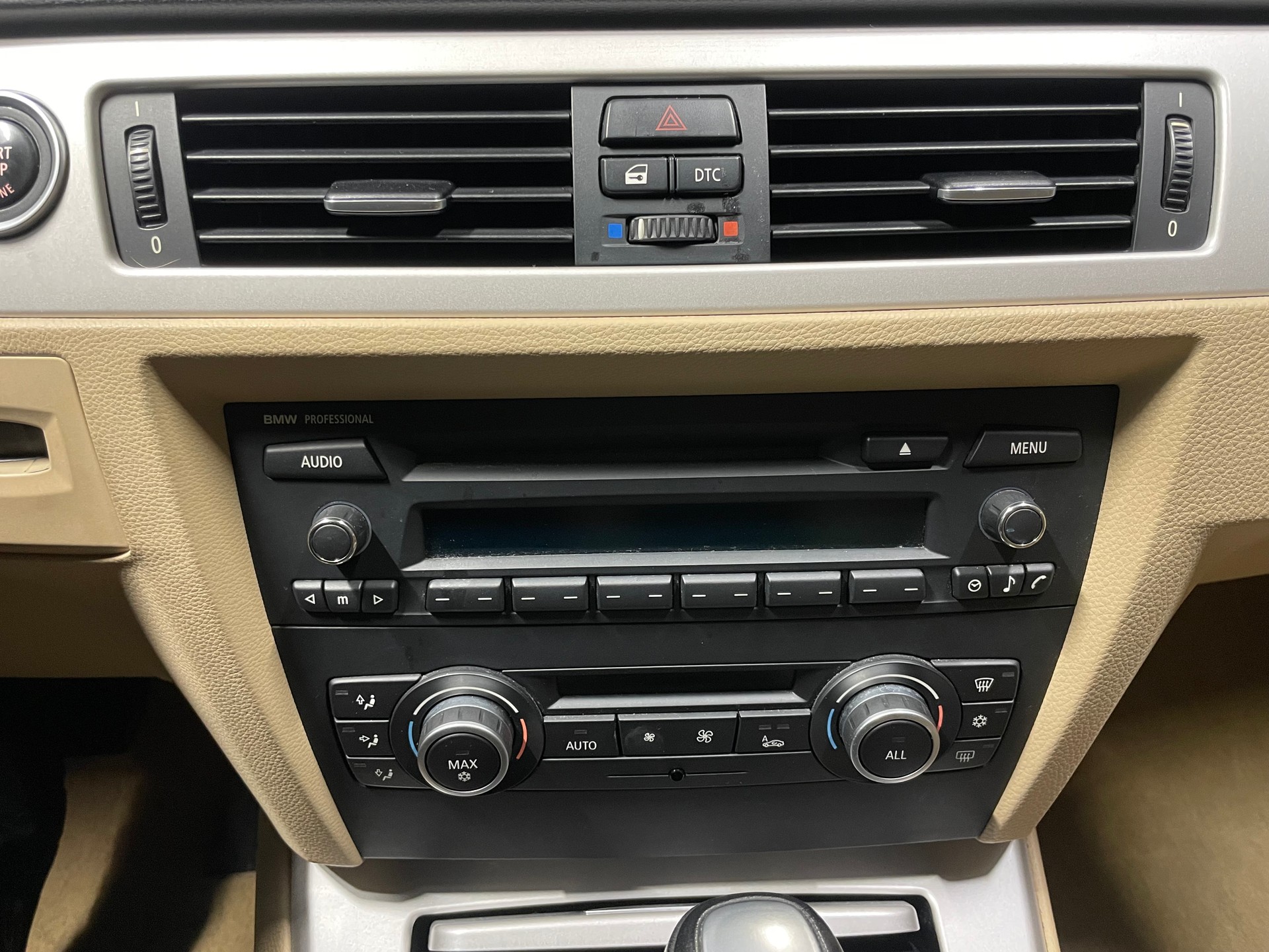 BMW 318i Access Steptronic (55)-image-8