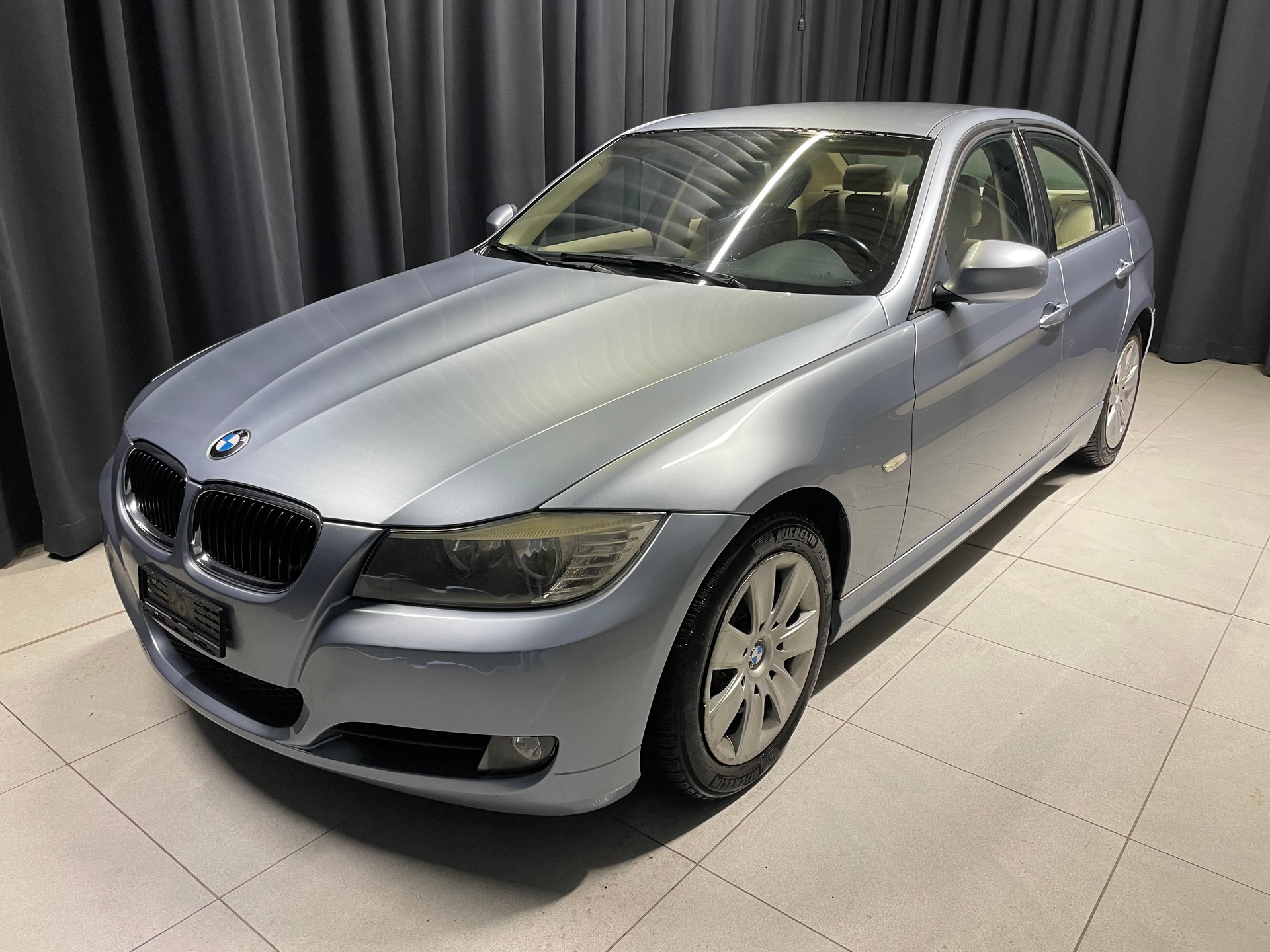 BMW 318i Access Steptronic (55)-image-2