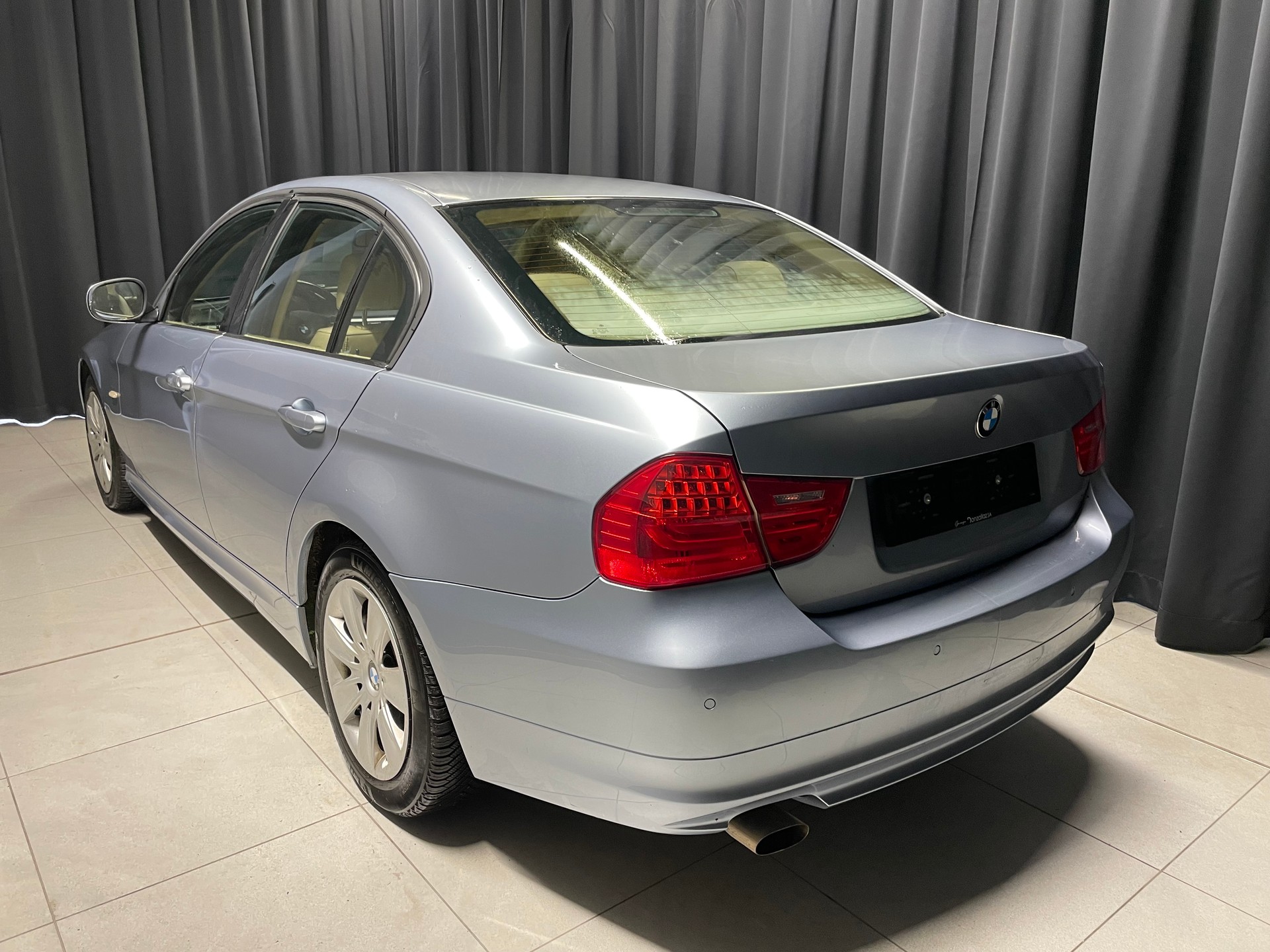 BMW 318i Access Steptronic (55)-image-3