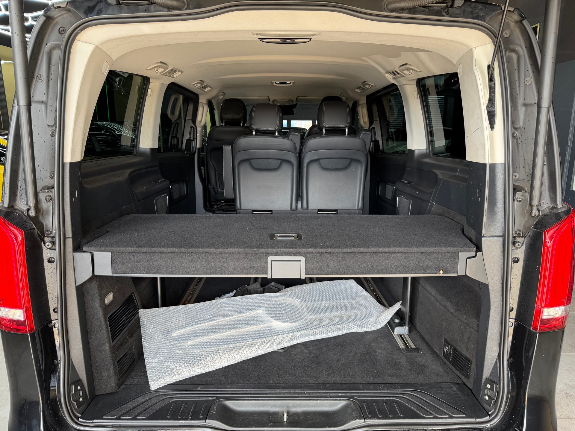 MERCEDES-BENZ V 220 d lang 7G-Tronic-image-16