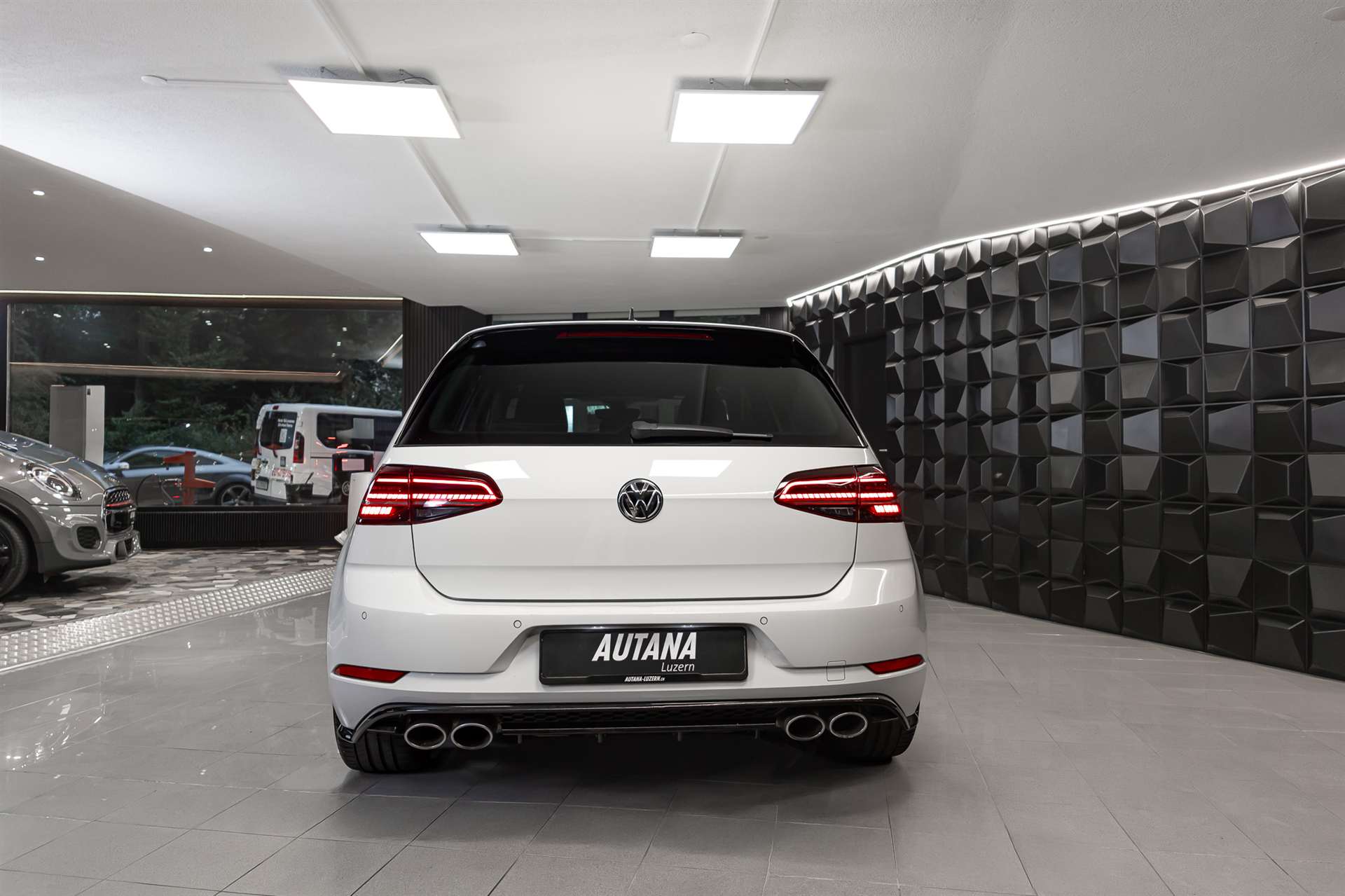 VW Golf 2.0 TSI R 4Motion DSG-image-4